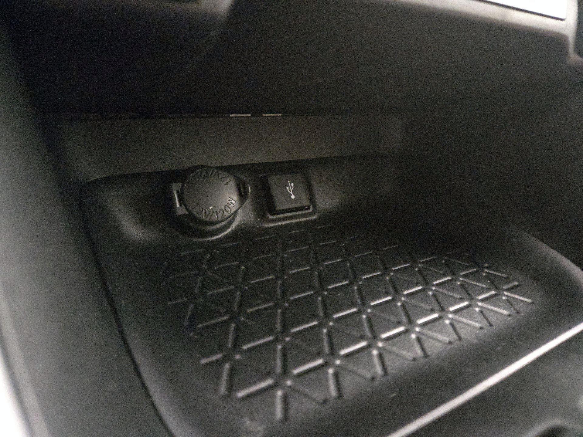 Thumbnail: 2022 Toyota RAV4 - 18