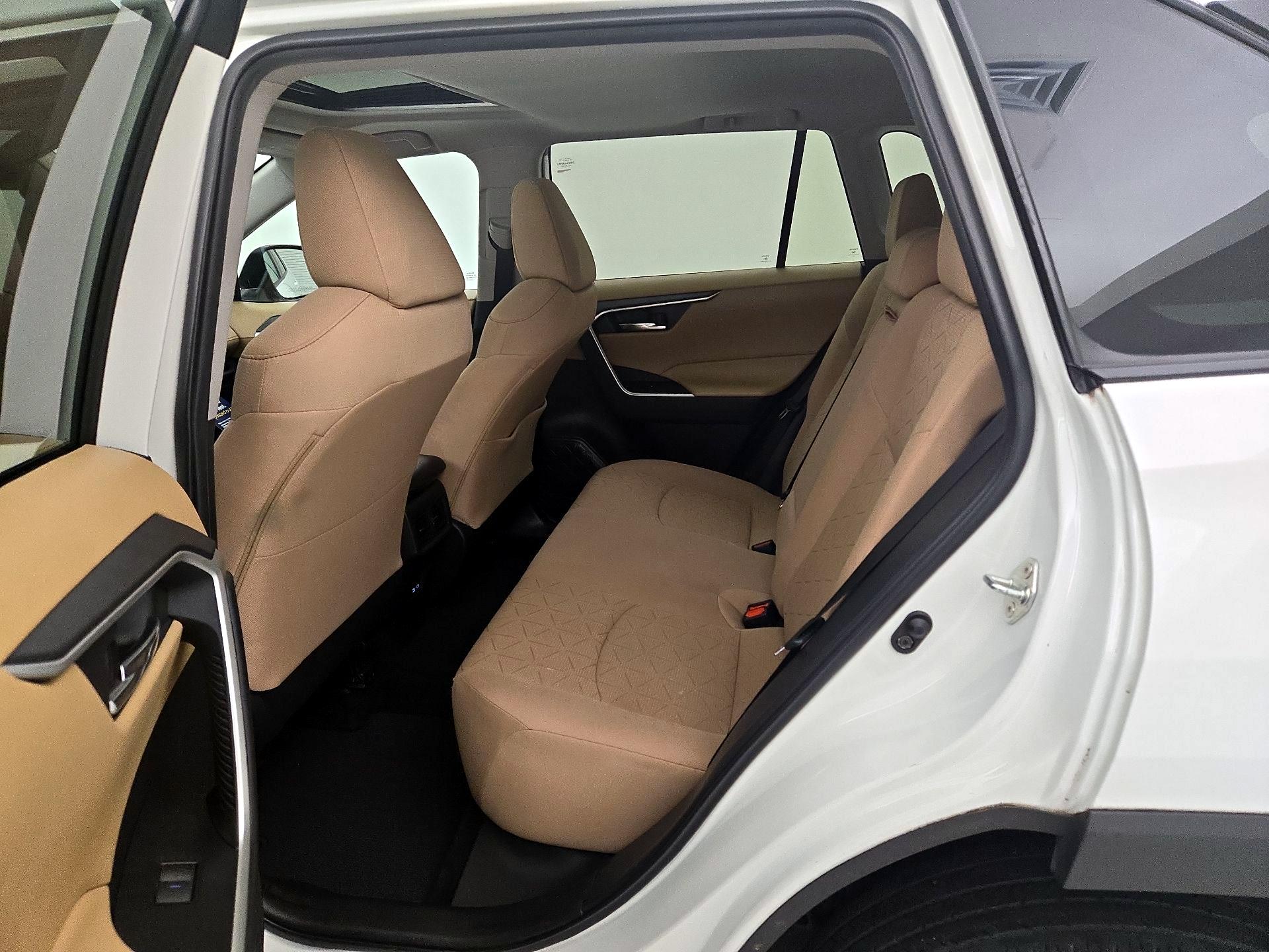 Thumbnail: 2022 Toyota RAV4 - 20