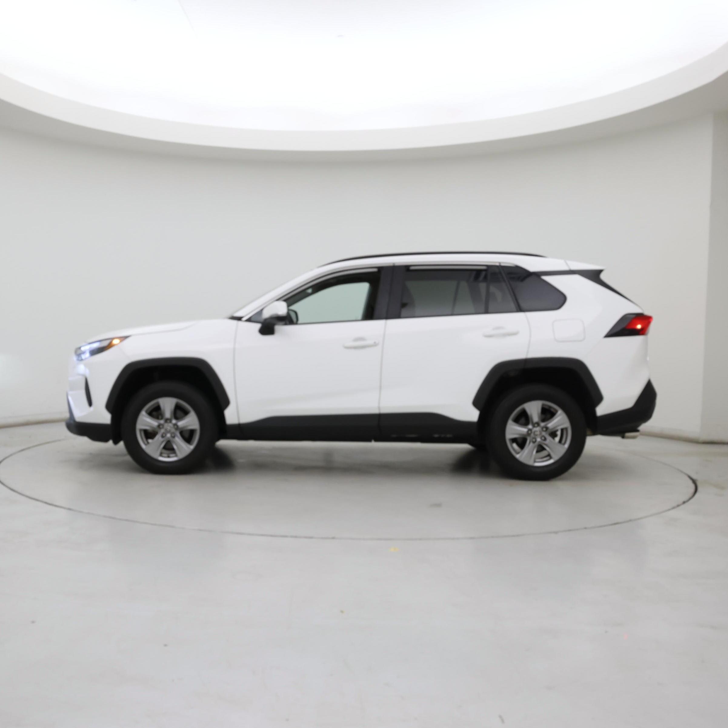 Thumbnail: 2022 Toyota RAV4 - 3