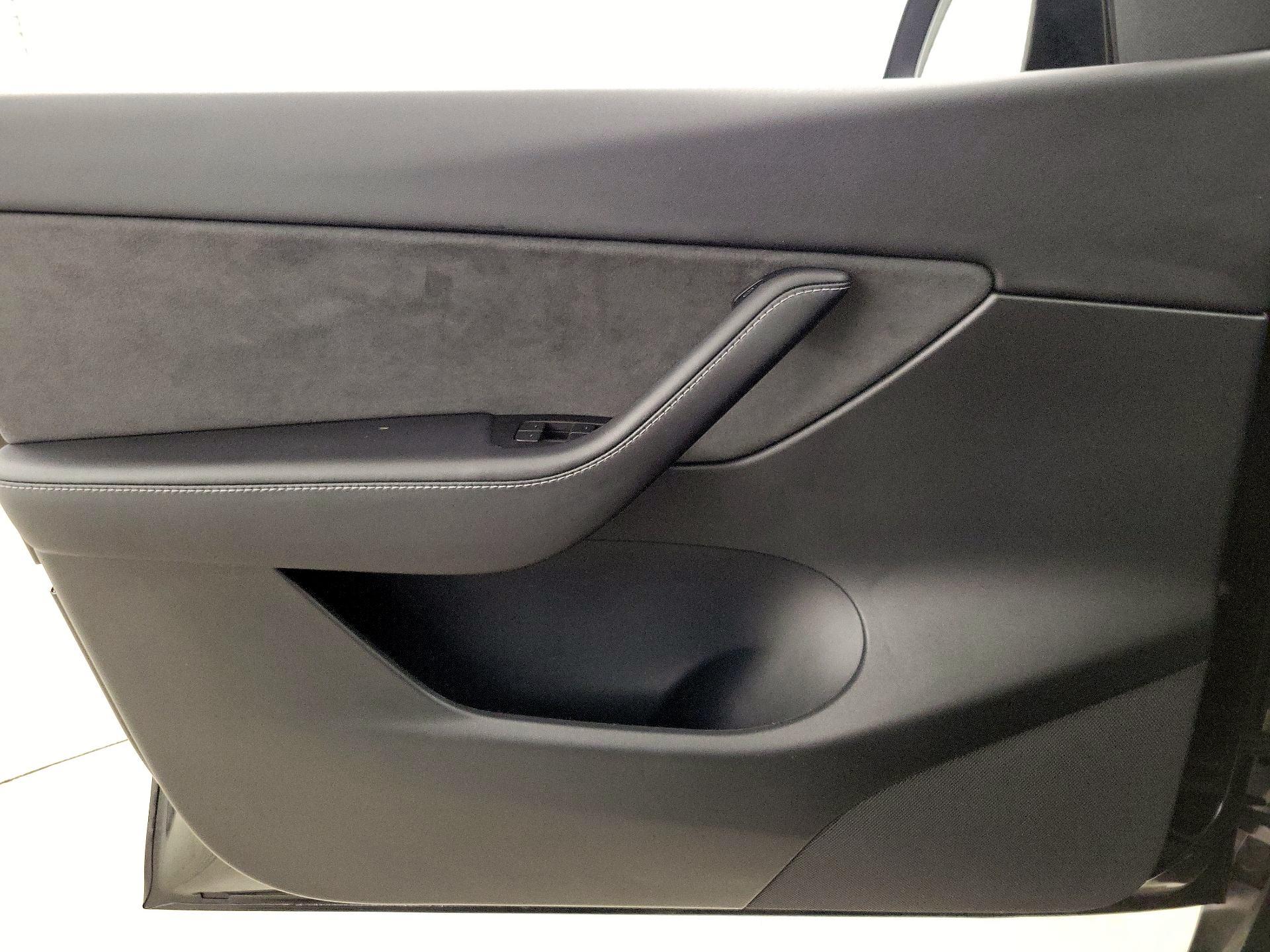 Thumbnail: 2022 Tesla Model Y - 12