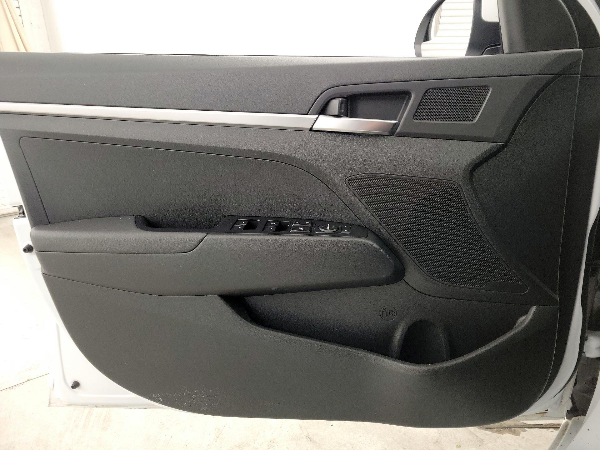 Thumbnail: 2019 Hyundai Elantra - 12