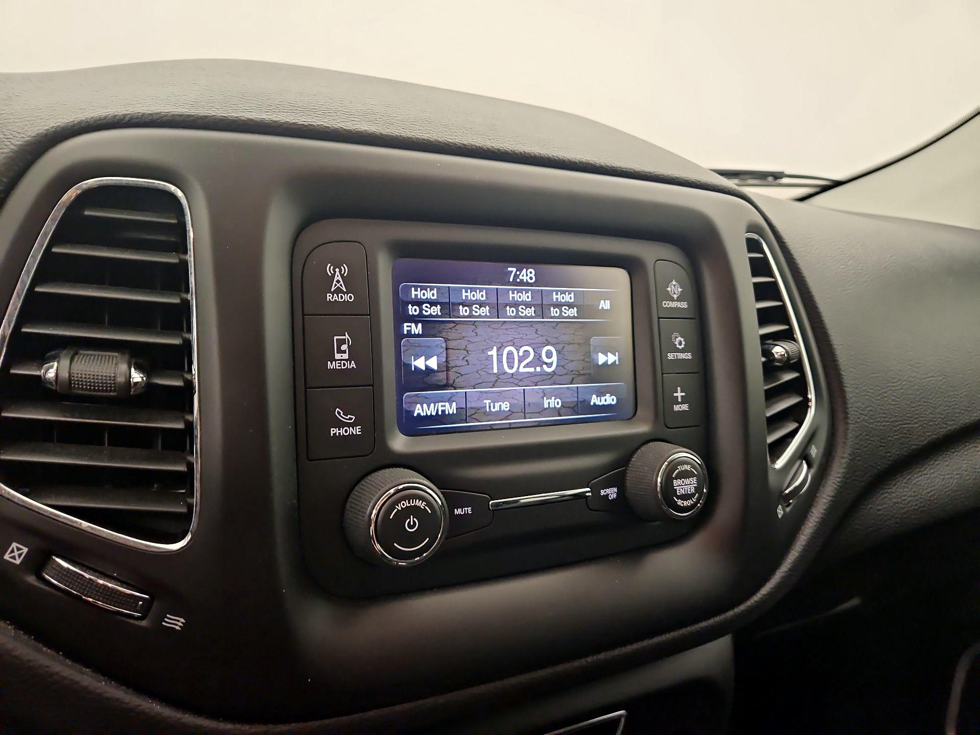 Thumbnail: 2018 Jeep Compass - 16