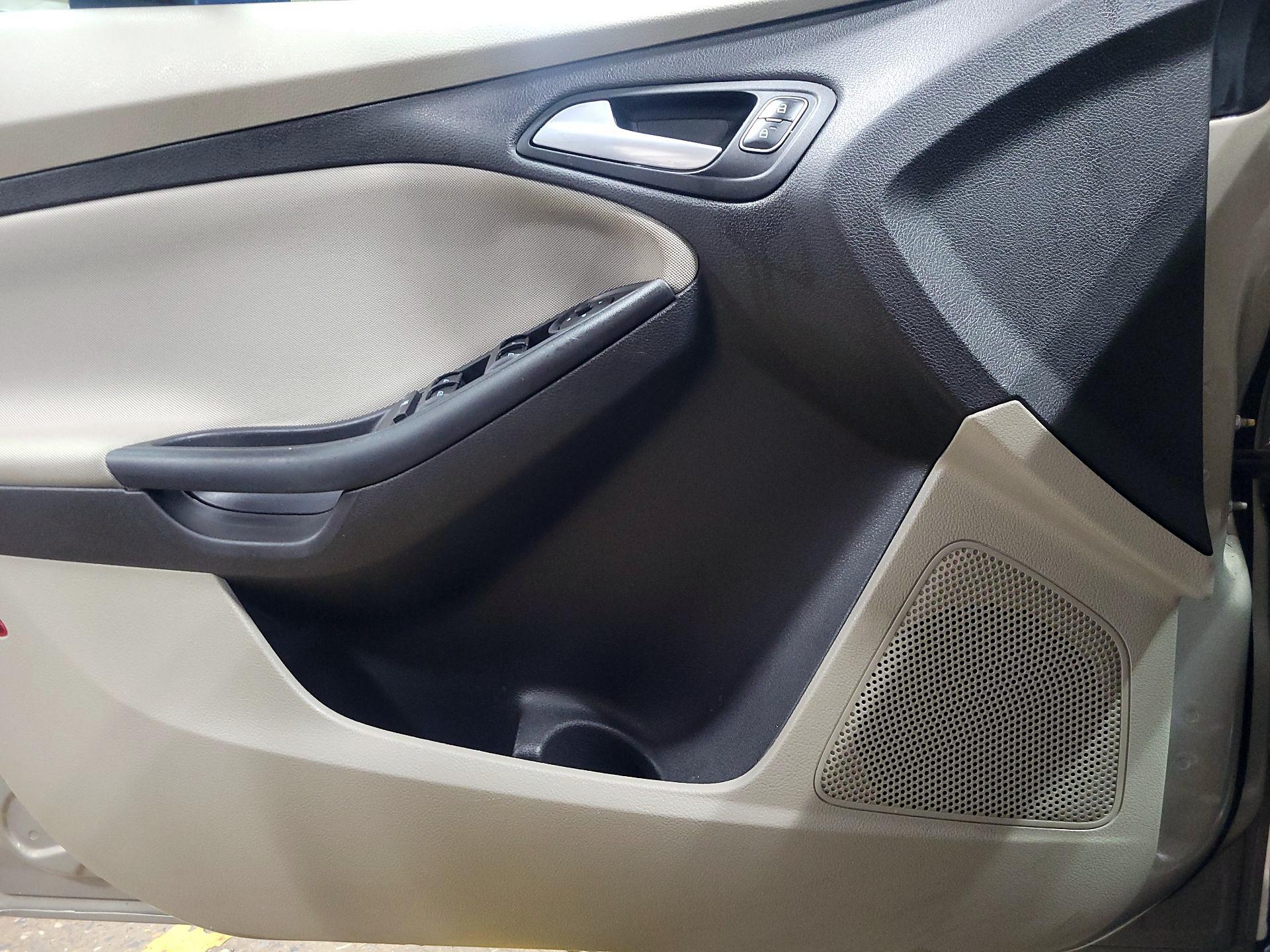 Thumbnail: 2016 Ford Focus - 12