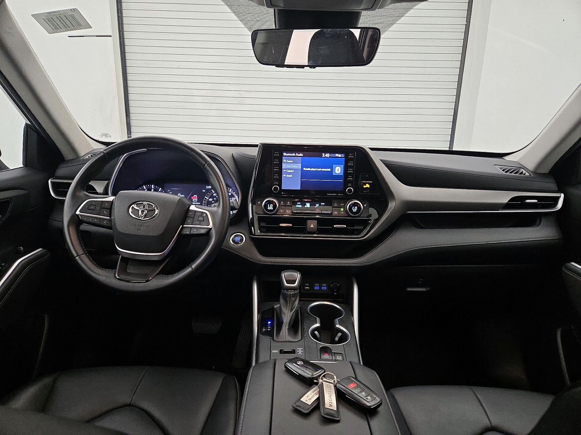 Thumbnail: 2022 Toyota Highlander - 9
