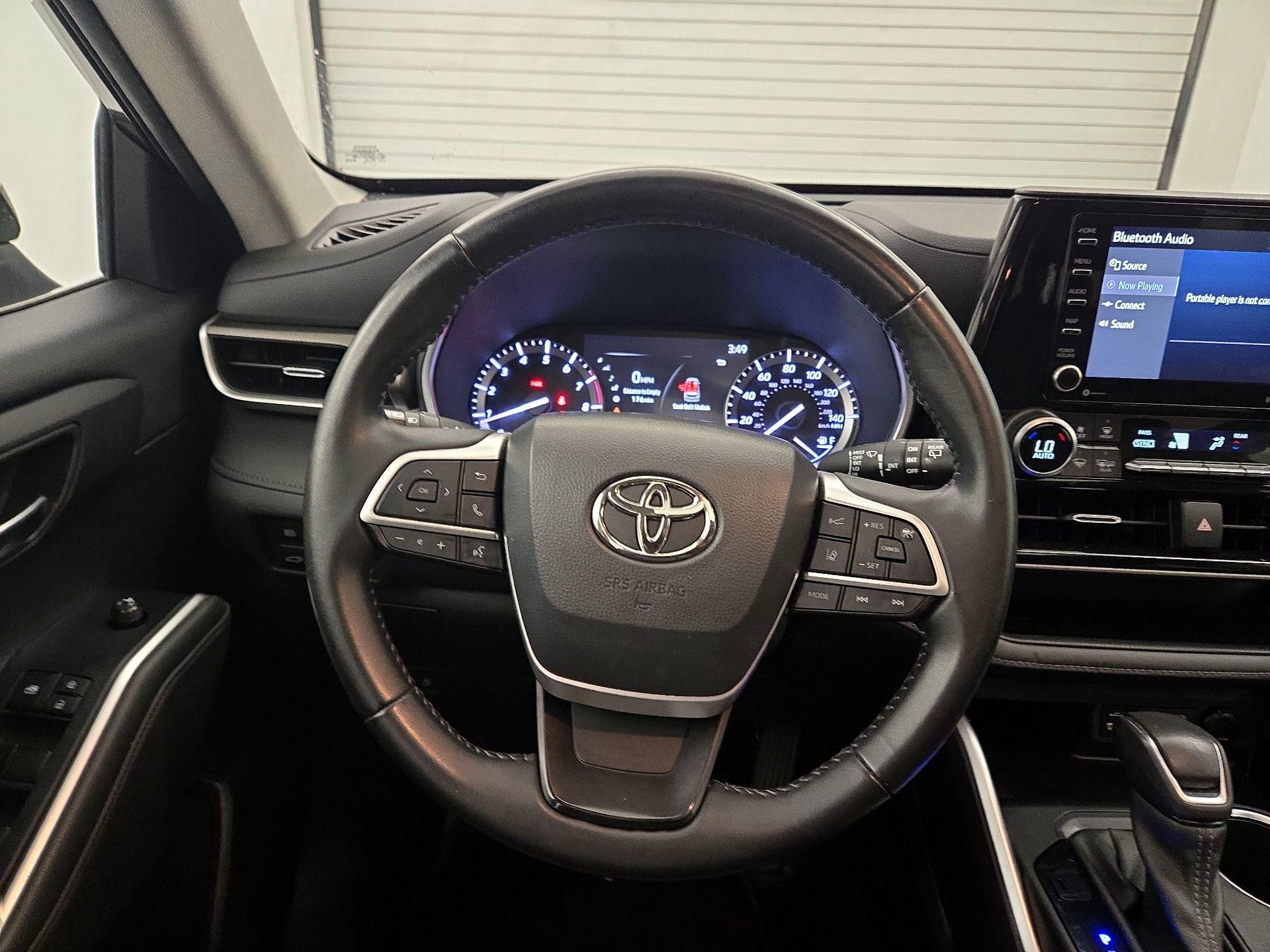 Thumbnail: 2022 Toyota Highlander - 10