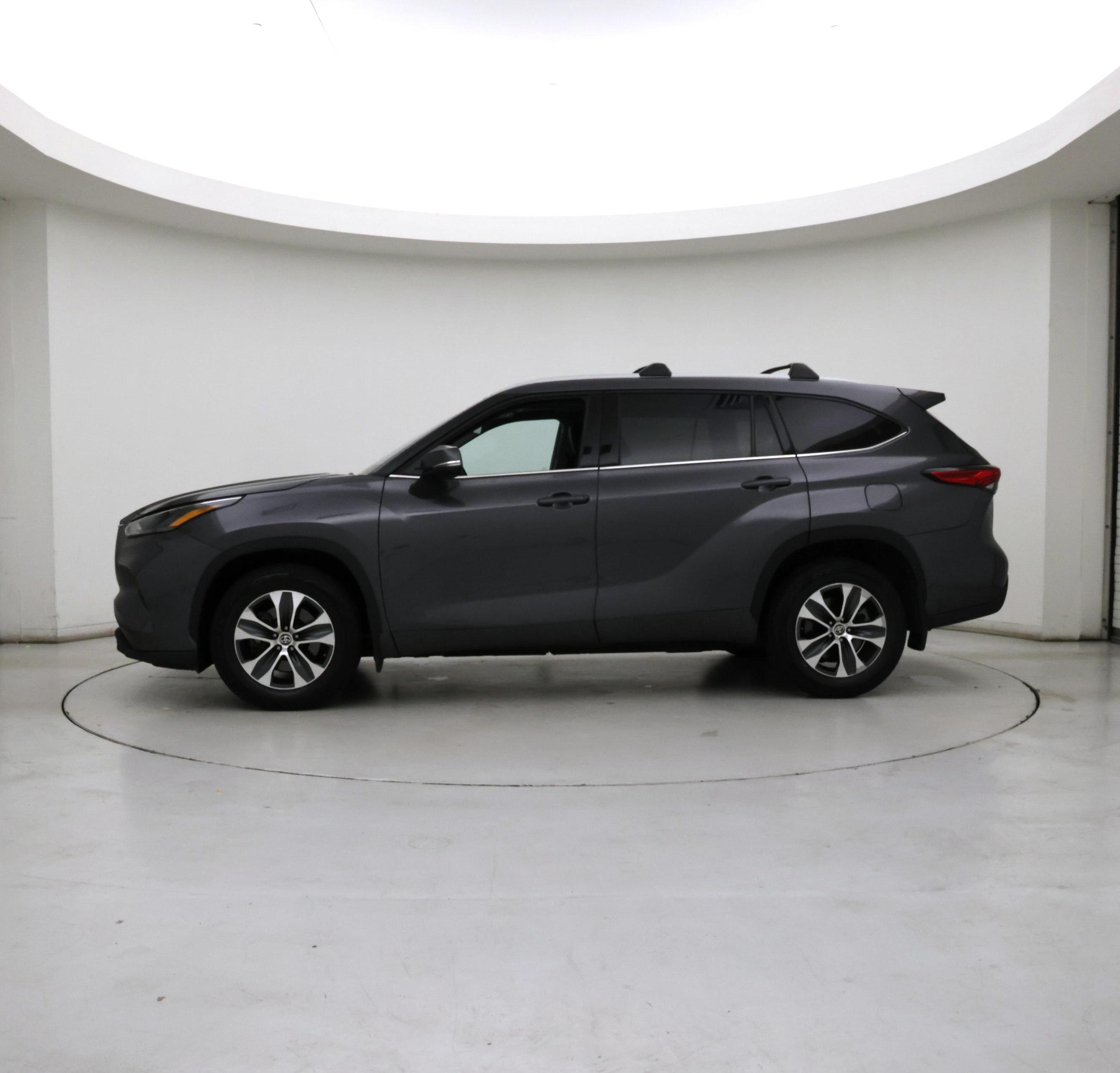 Thumbnail: 2022 Toyota Highlander - 3