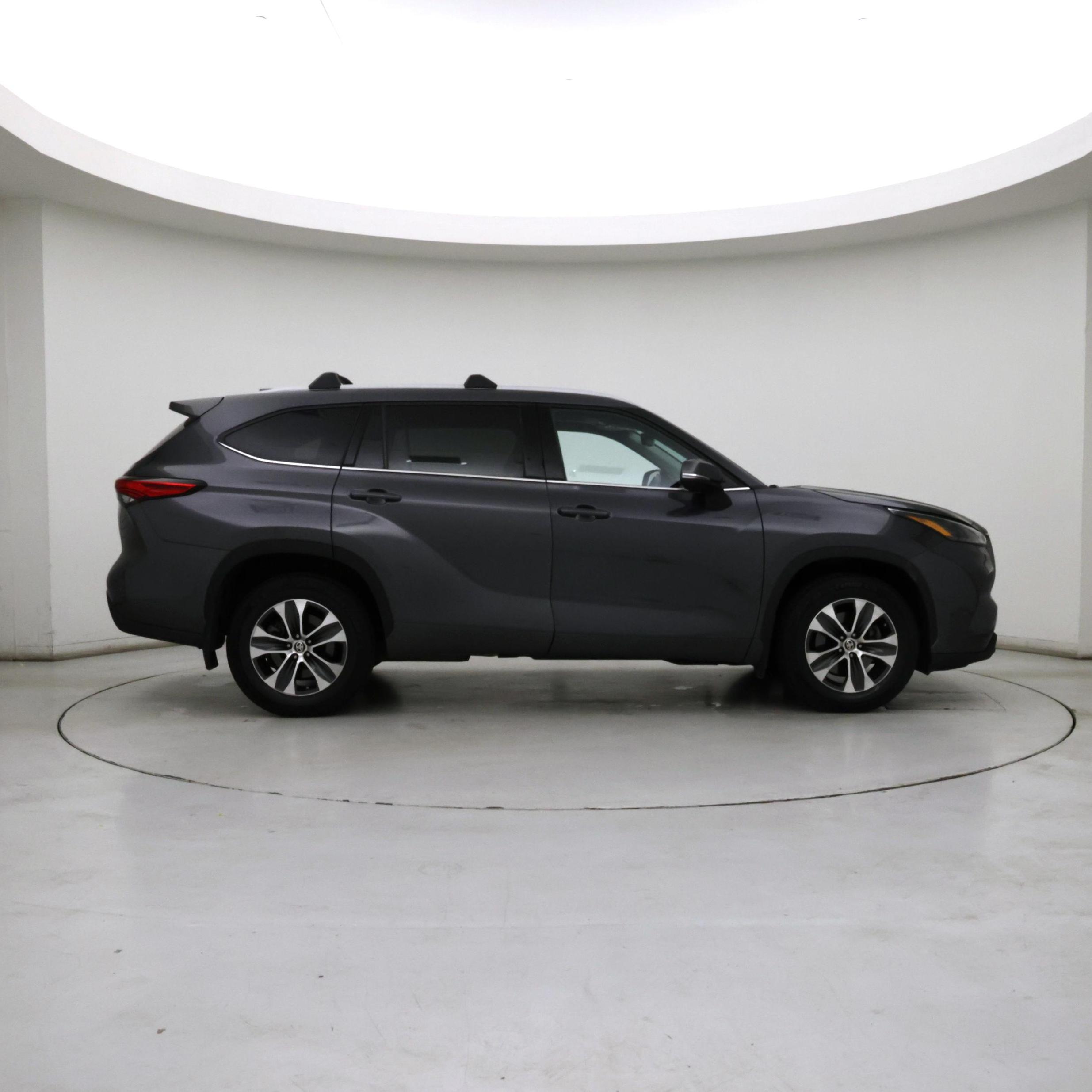 Thumbnail: 2022 Toyota Highlander - 7