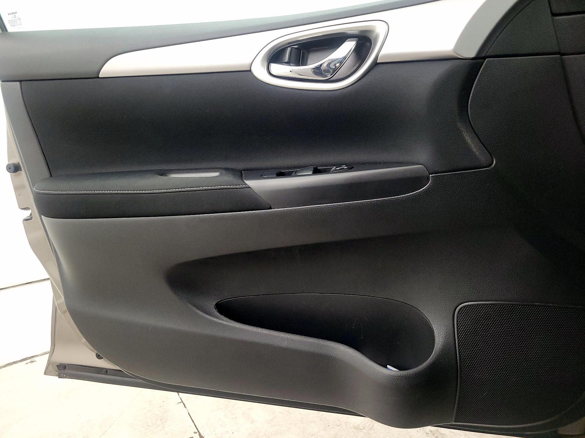 Thumbnail: 2015 Nissan Sentra - 12
