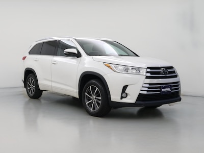 White 2017 Toyota Highlander XLE