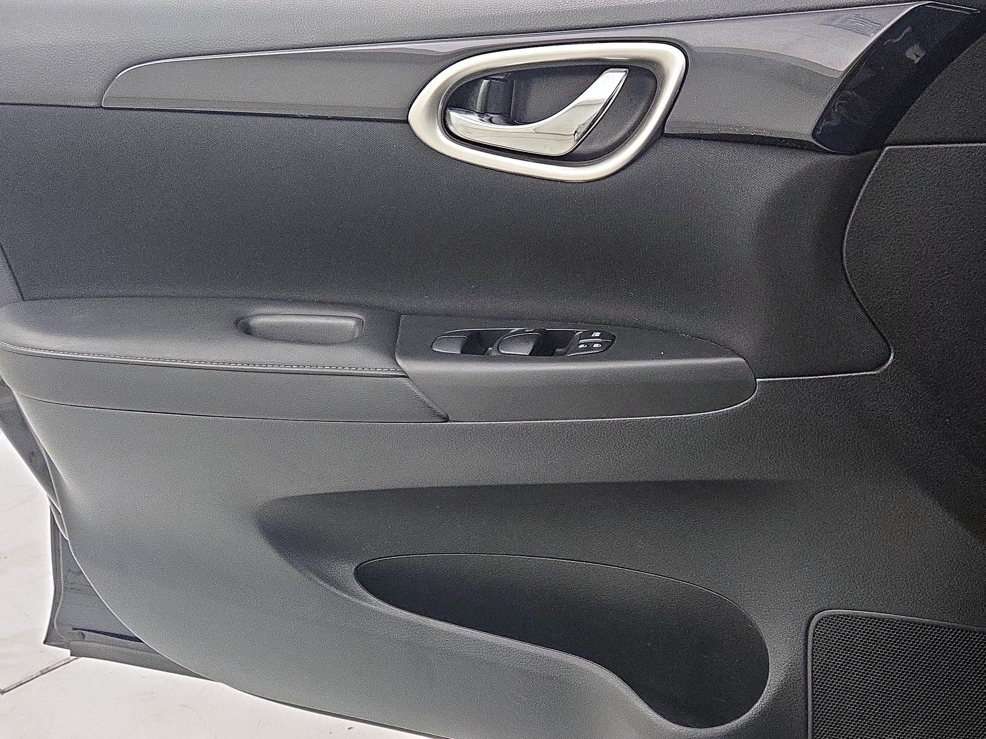 Thumbnail: 2019 Nissan Sentra - 12