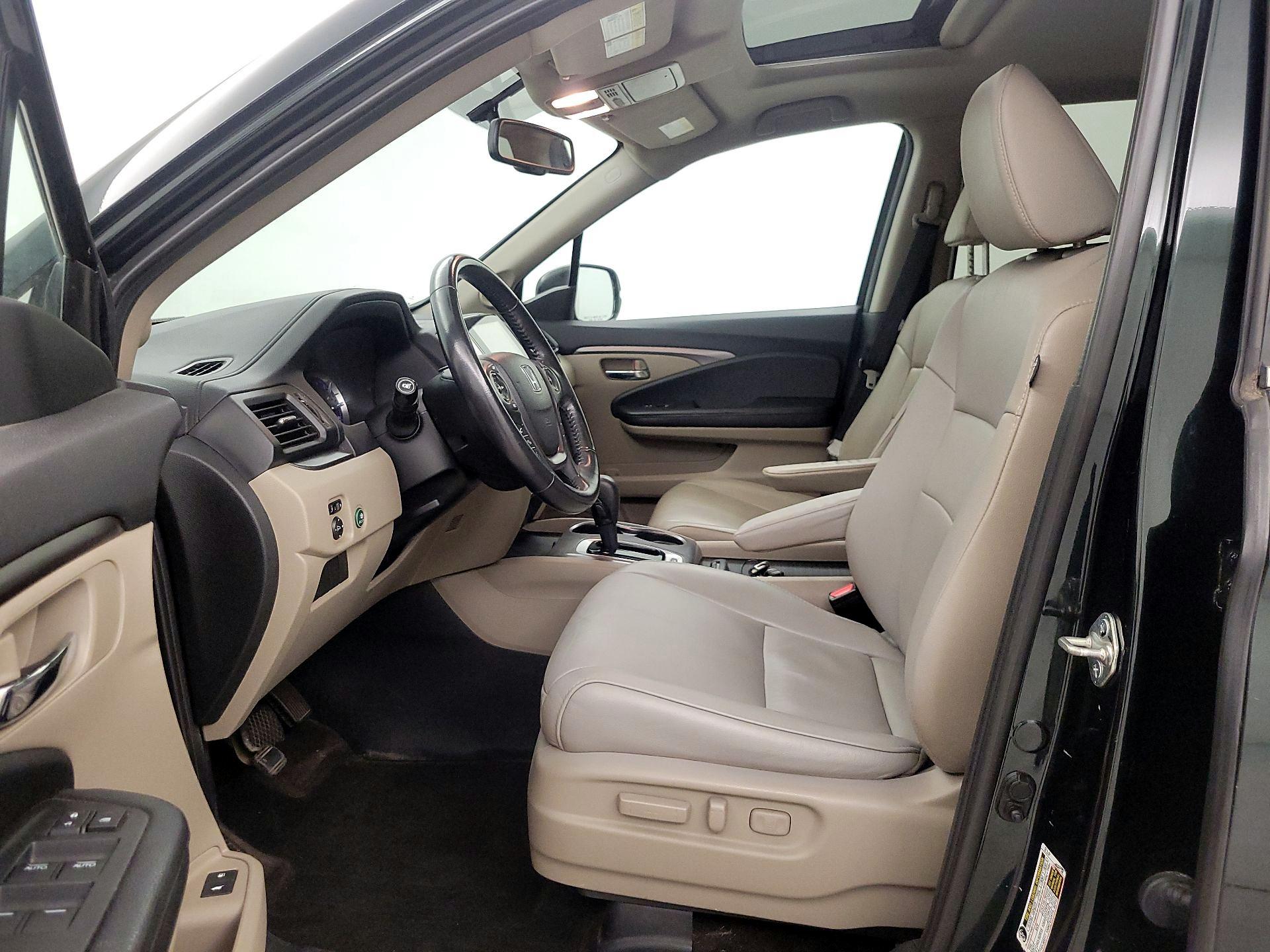 Thumbnail: 2017 Honda Pilot - 11