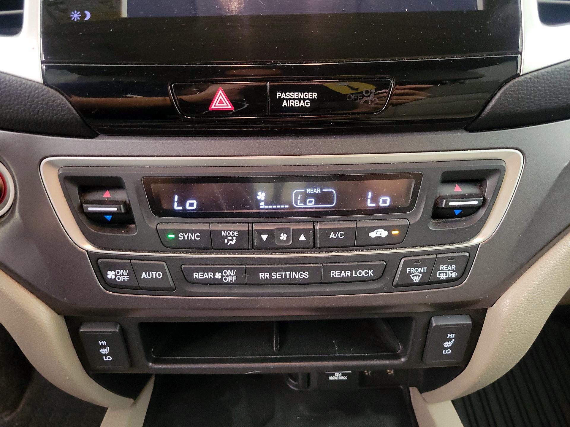Thumbnail: 2017 Honda Pilot - 16