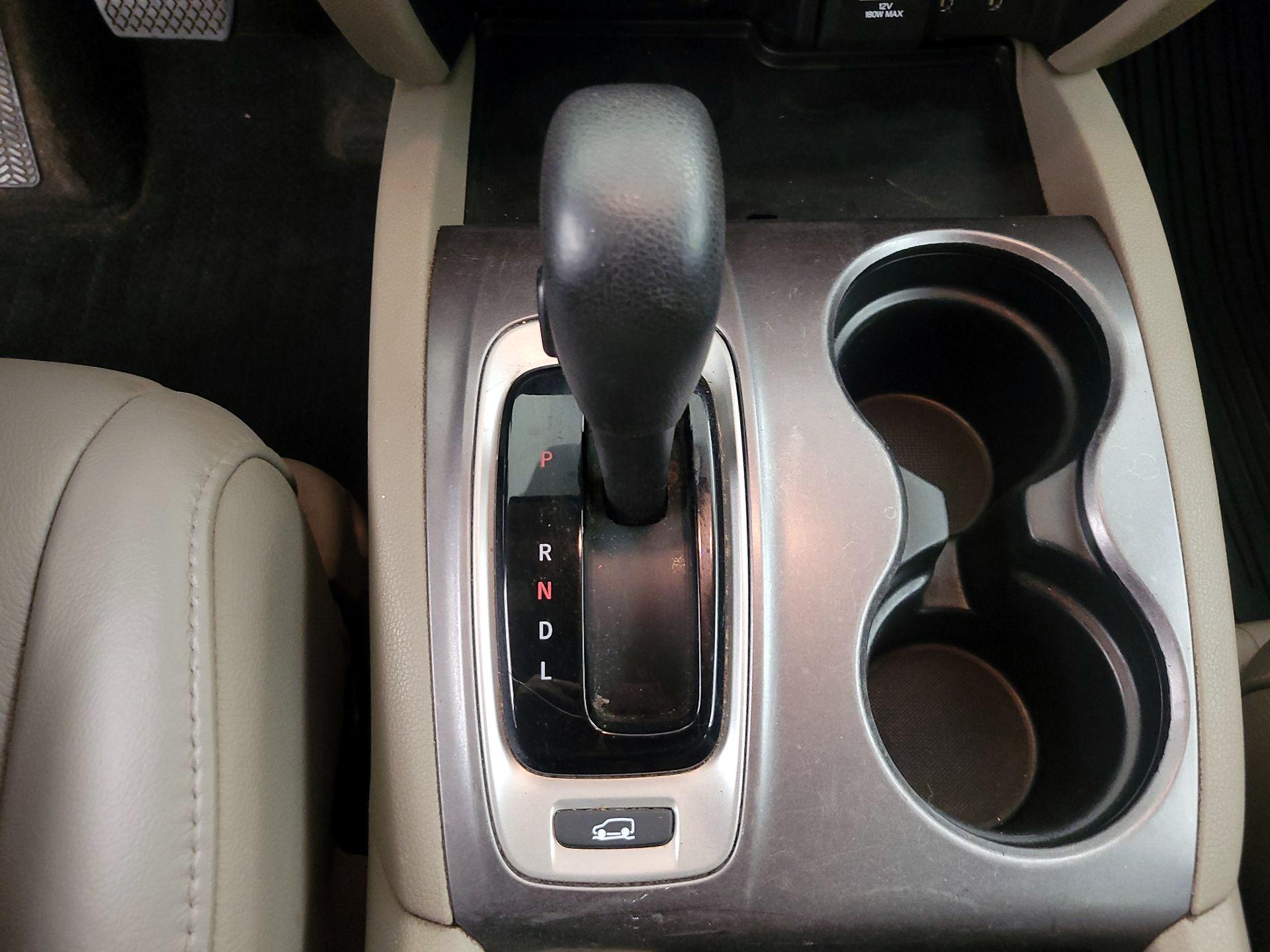 Thumbnail: 2017 Honda Pilot - 17
