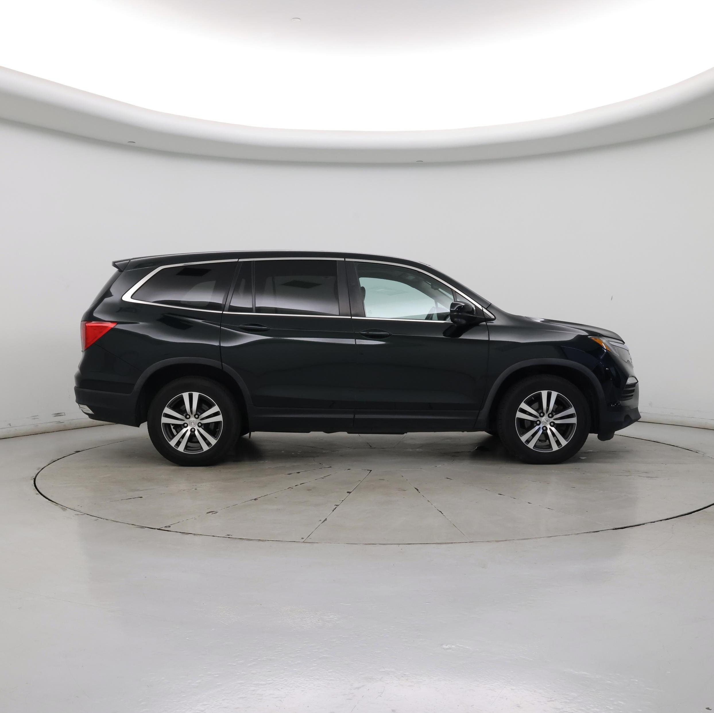 Thumbnail: 2017 Honda Pilot - 7