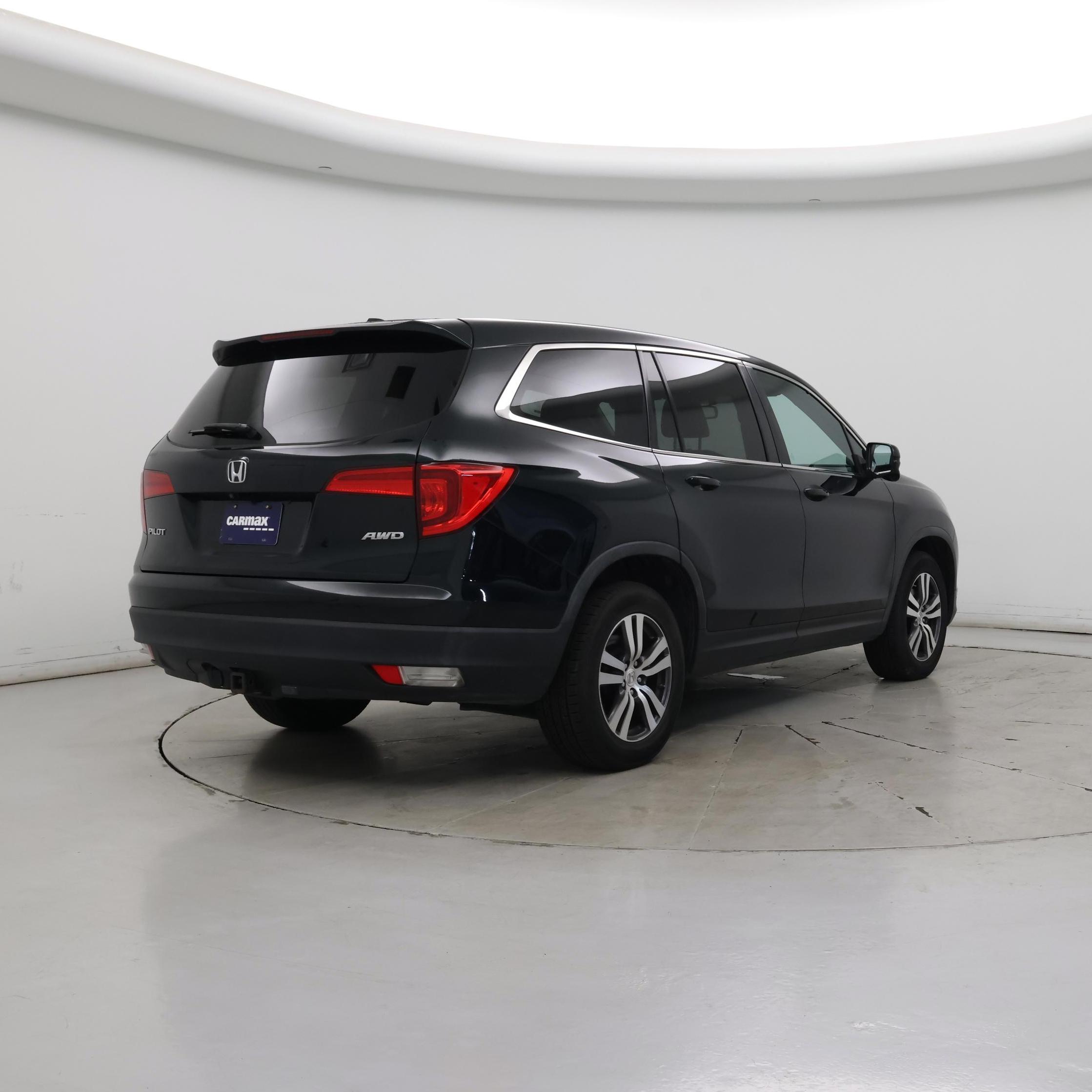 Thumbnail: 2017 Honda Pilot - 8