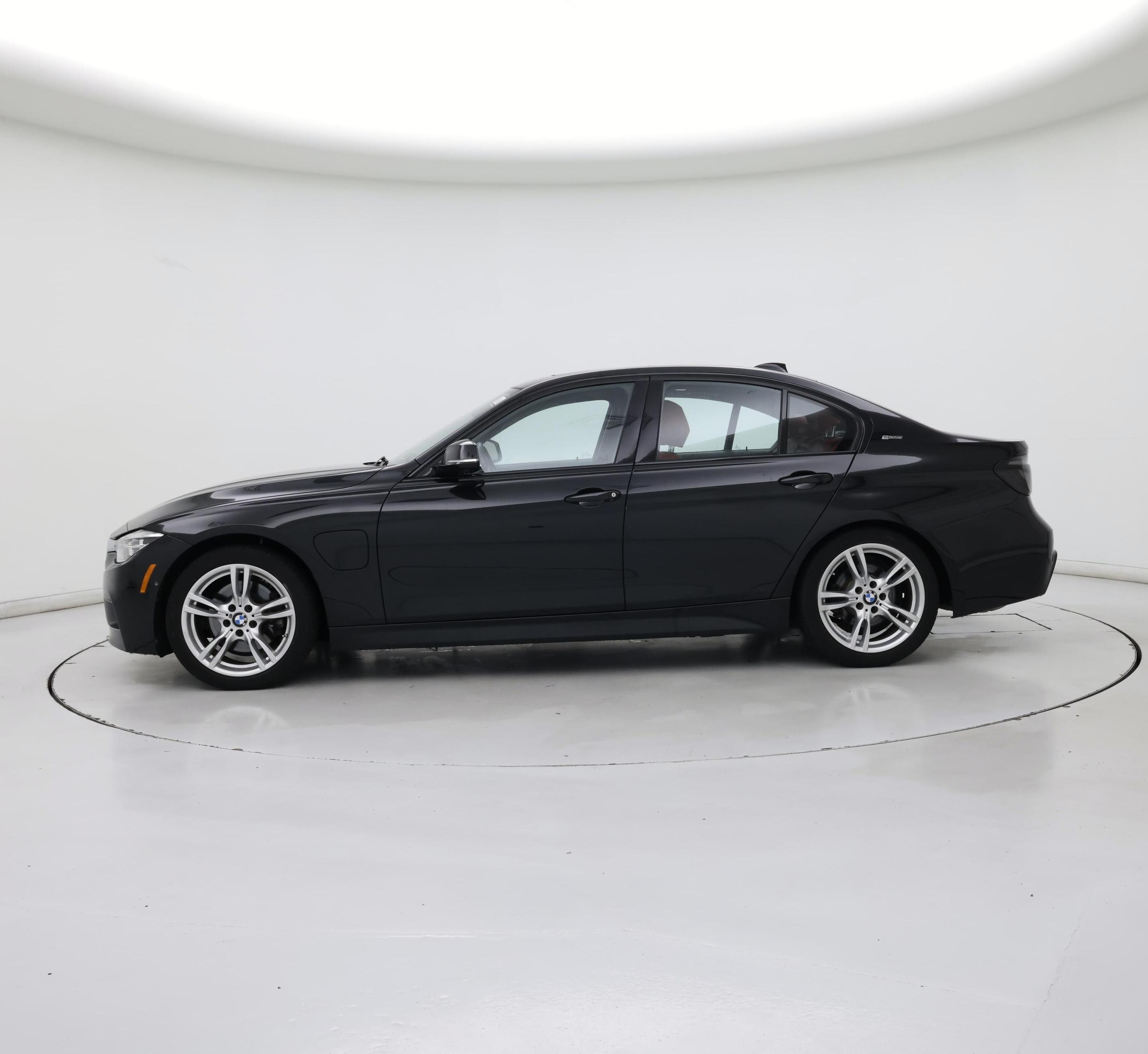 Thumbnail: 2017 BMW 3 Series - 3