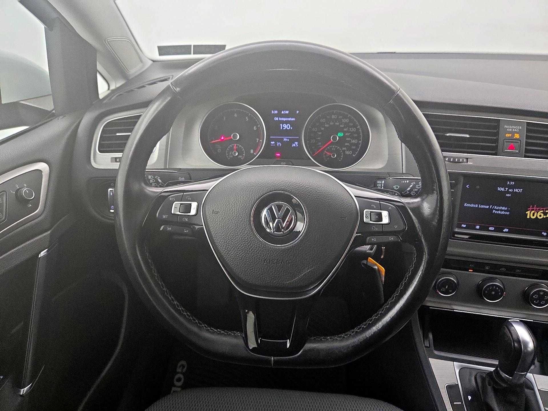 Thumbnail: 2016 Volkswagen Golf - 10