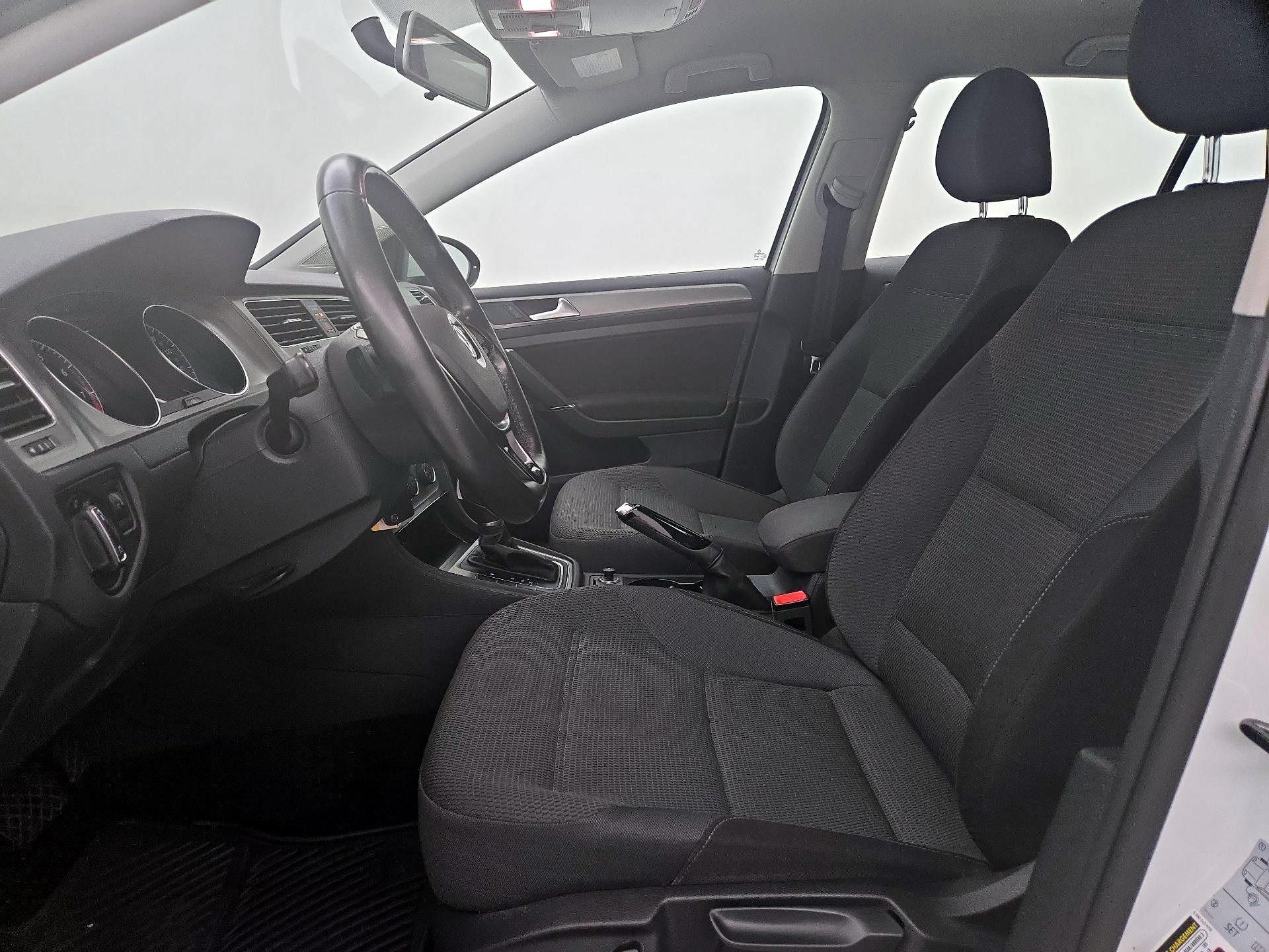 Thumbnail: 2016 Volkswagen Golf - 11