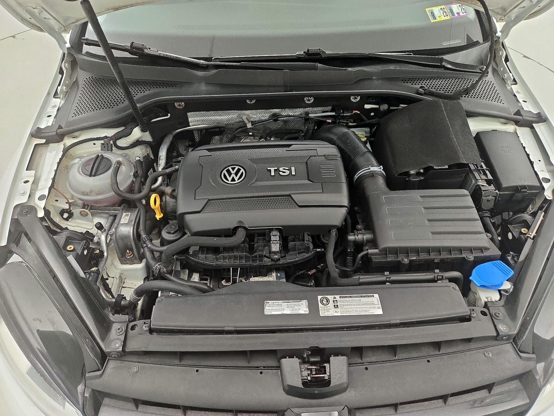 Thumbnail: 2016 Volkswagen Golf - 20