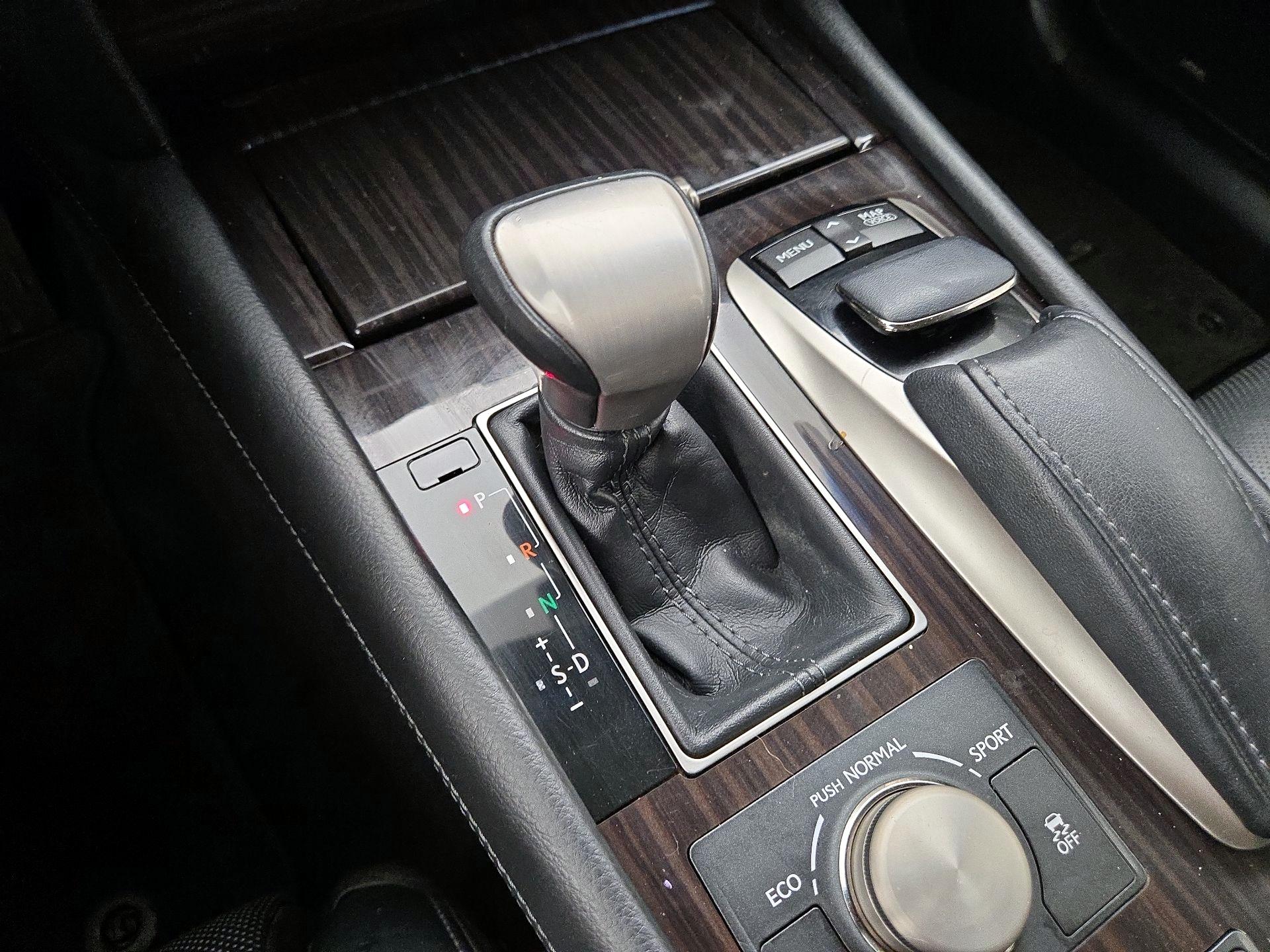 Thumbnail: 2013 Lexus LS - 18