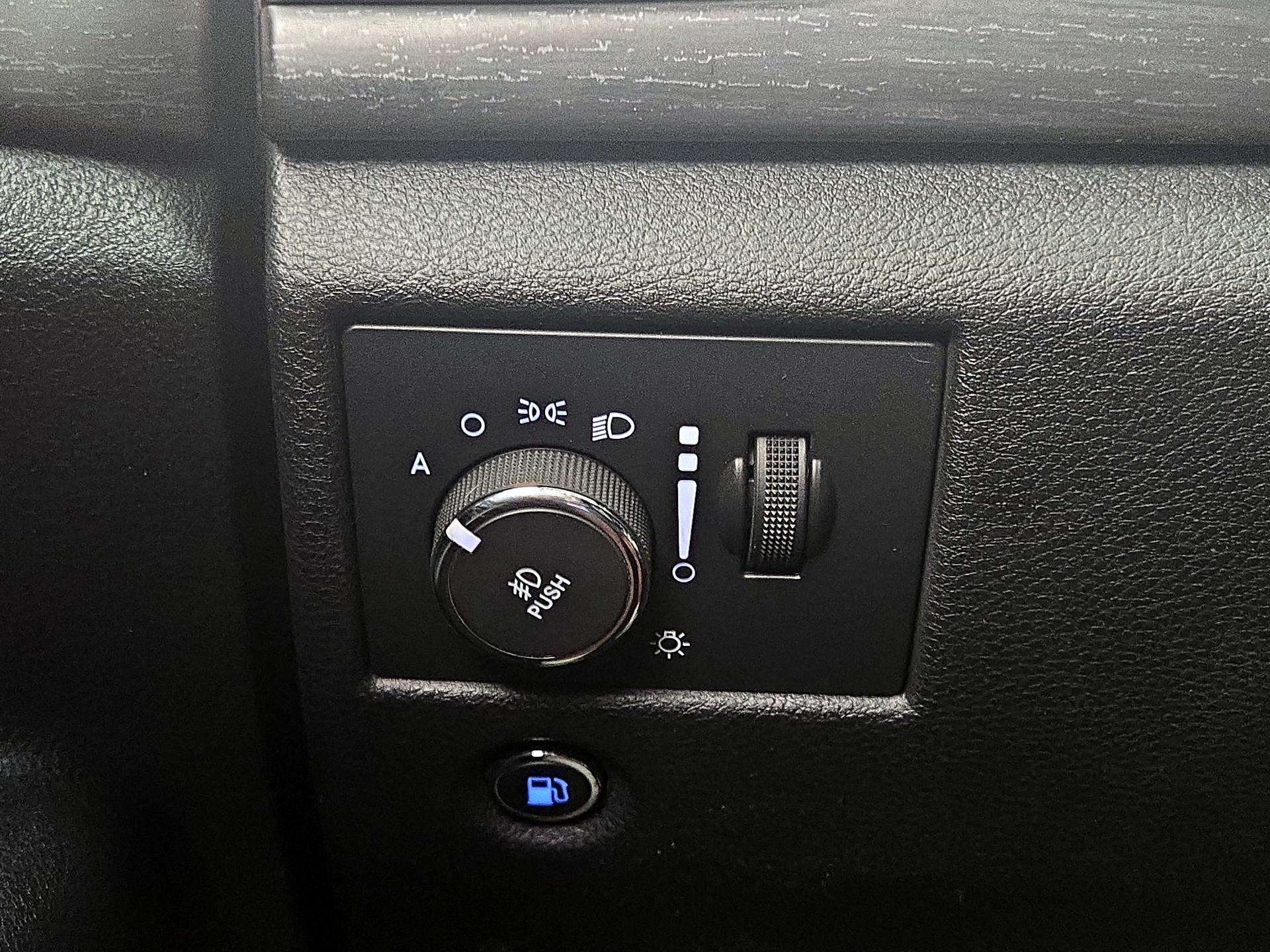 Thumbnail: 2015 Jeep Grand Cherokee - 13