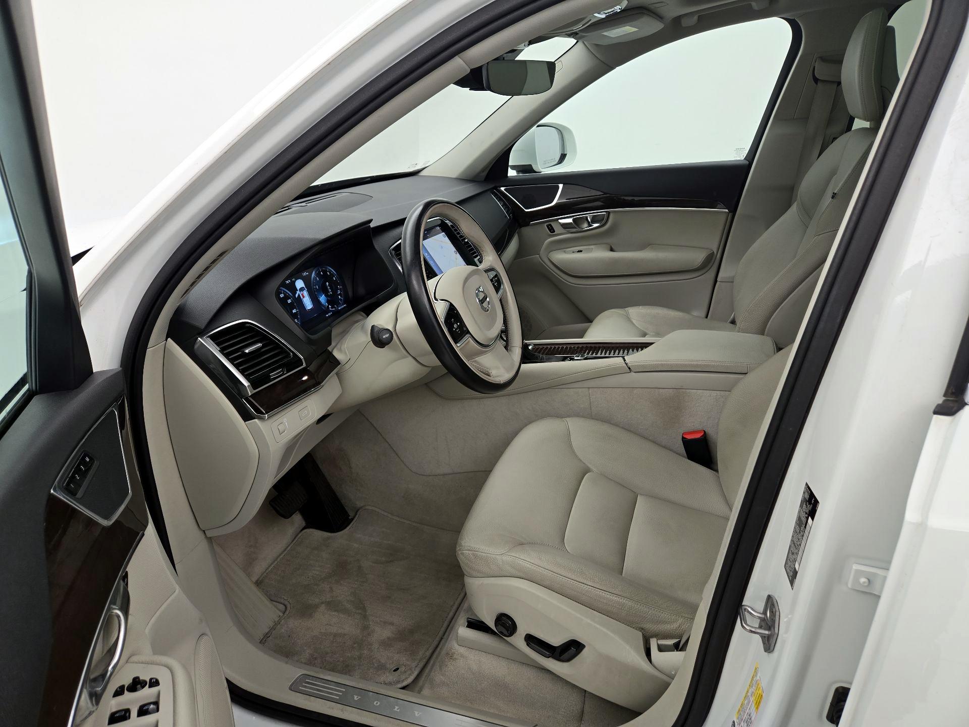 Thumbnail: 2016 Volvo XC90 - 11