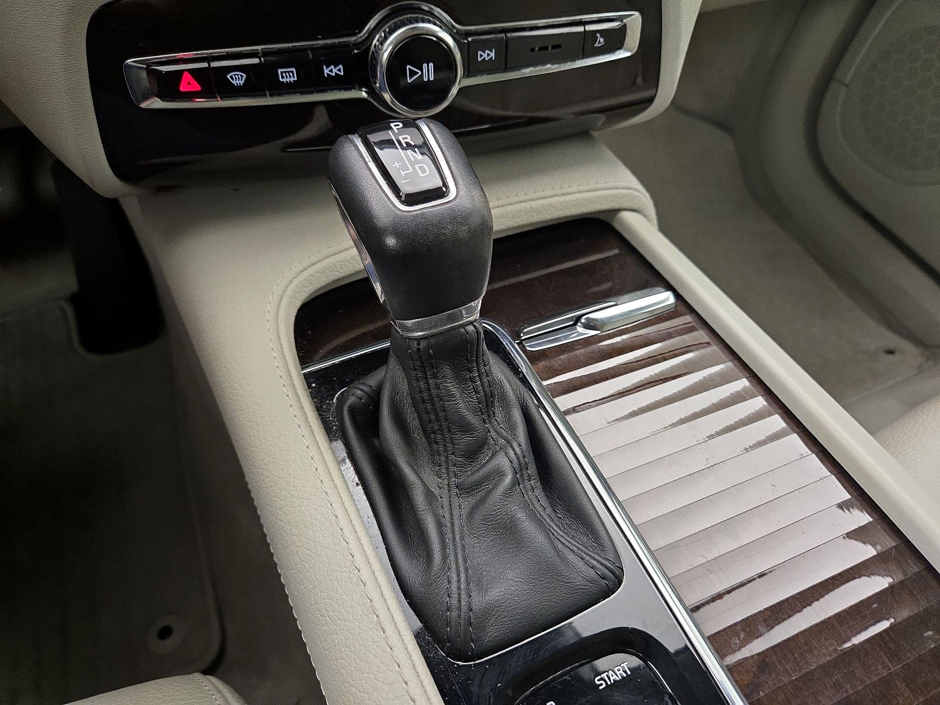 Thumbnail: 2016 Volvo XC90 - 18
