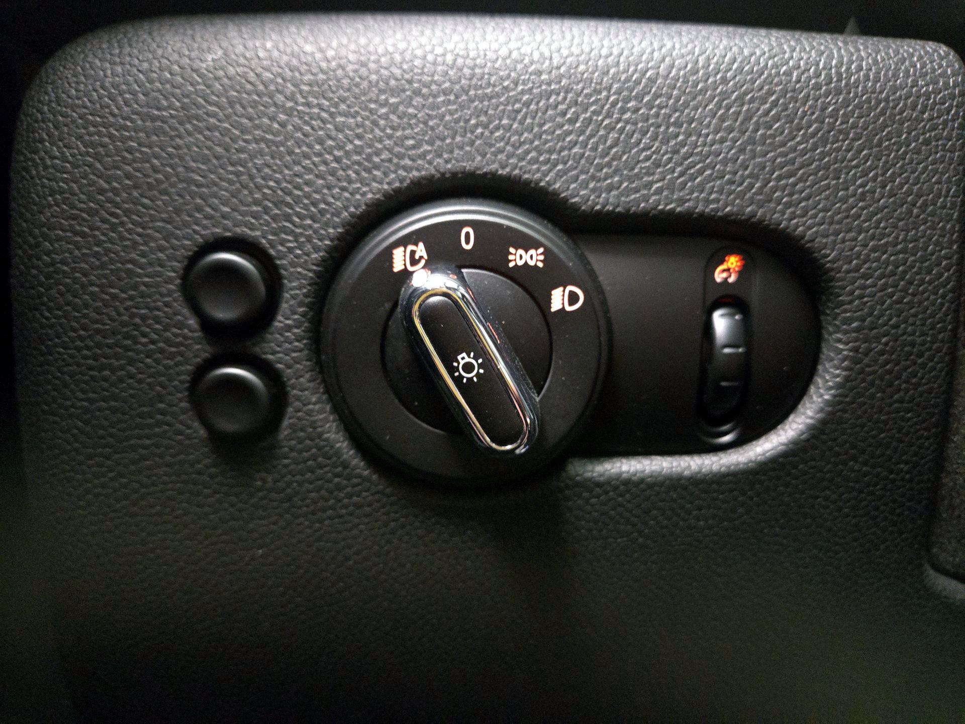 Thumbnail: 2015 MINI Cooper Hardtop - 13