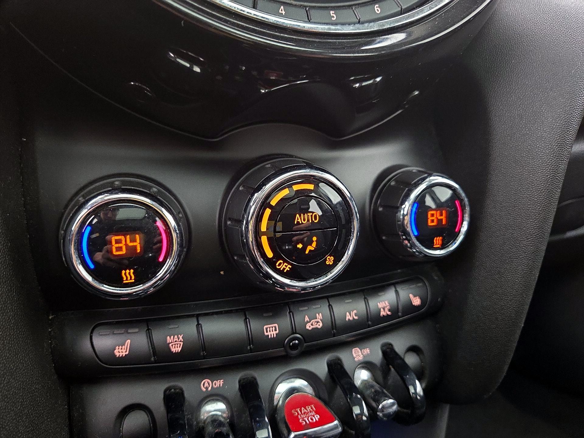 Thumbnail: 2015 MINI Cooper Hardtop - 15