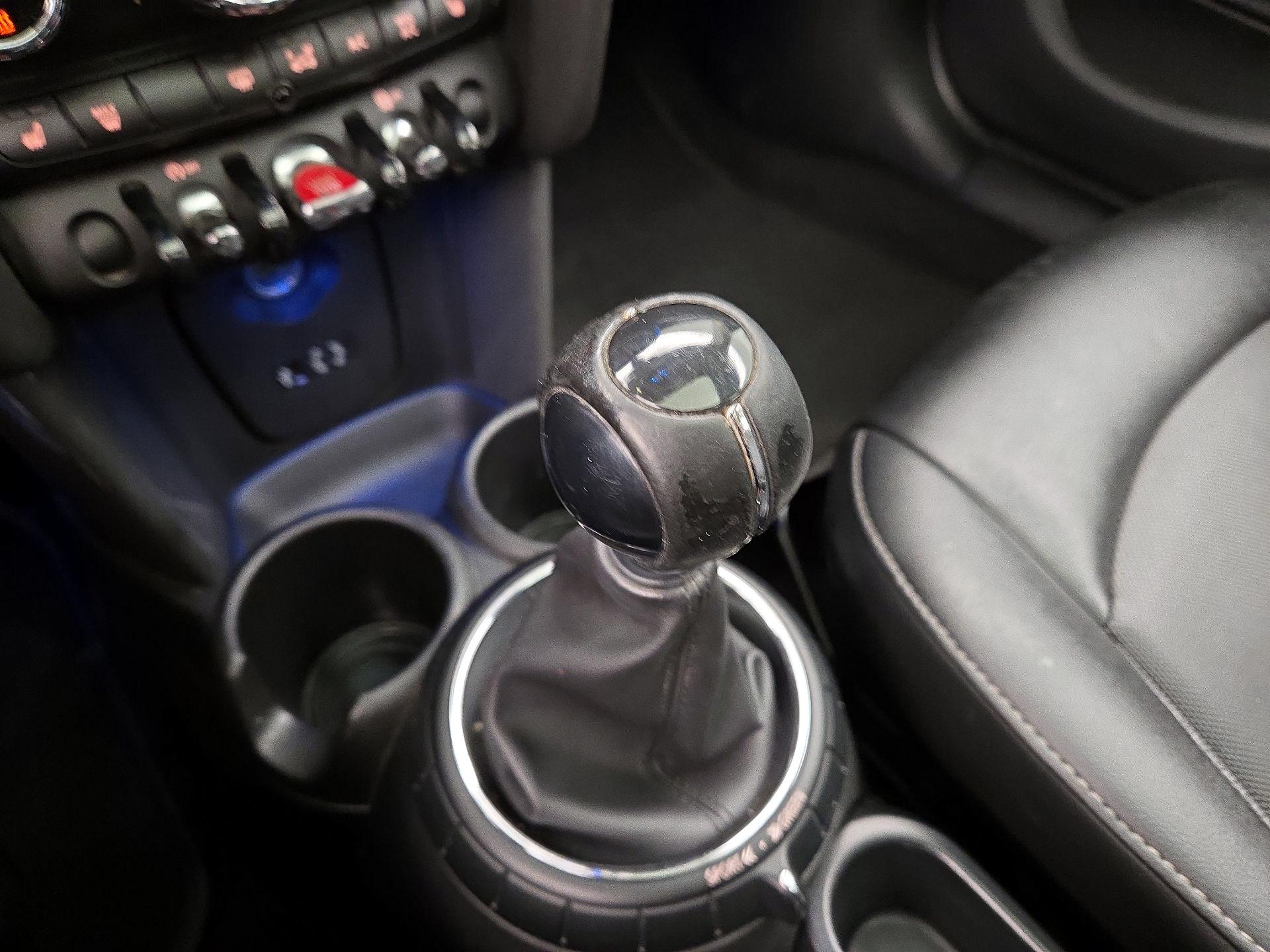 Thumbnail: 2015 MINI Cooper Hardtop - 16