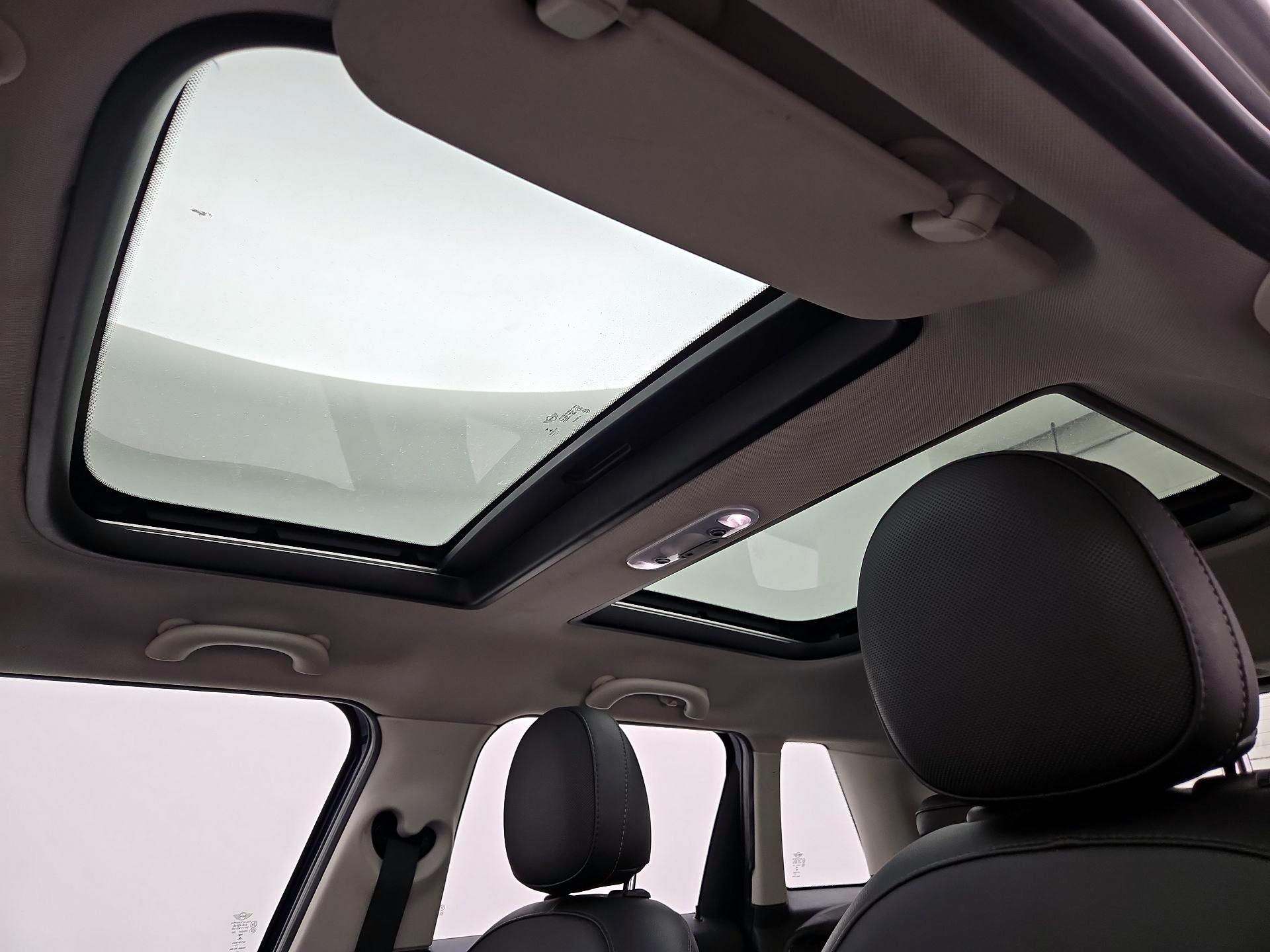 Thumbnail: 2015 MINI Cooper Hardtop - 18