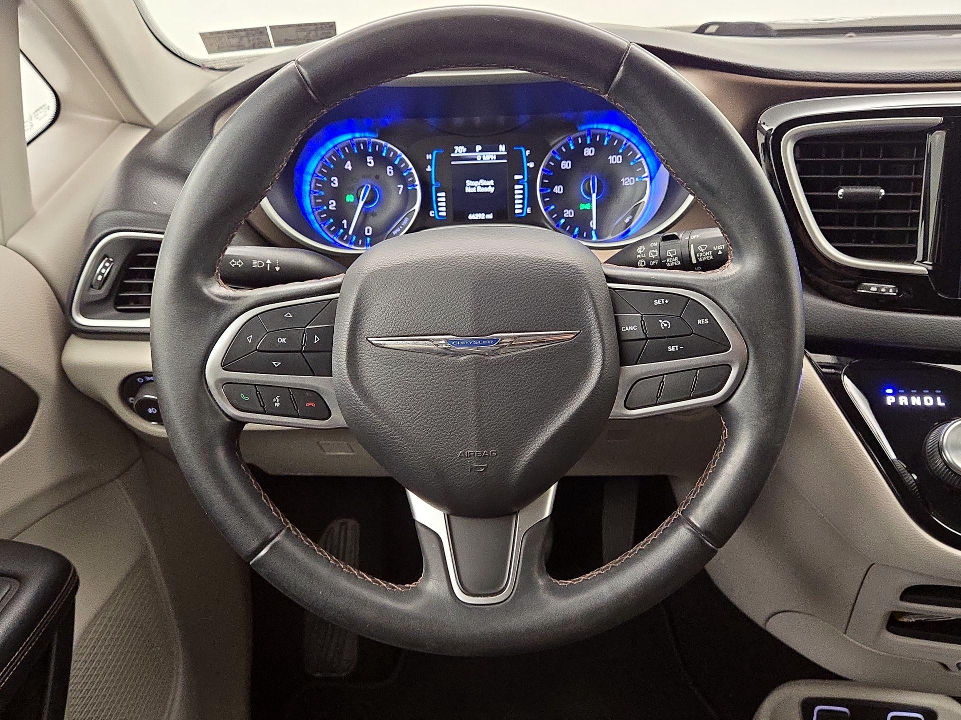 Thumbnail: 2017 Chrysler Pacifica - 10