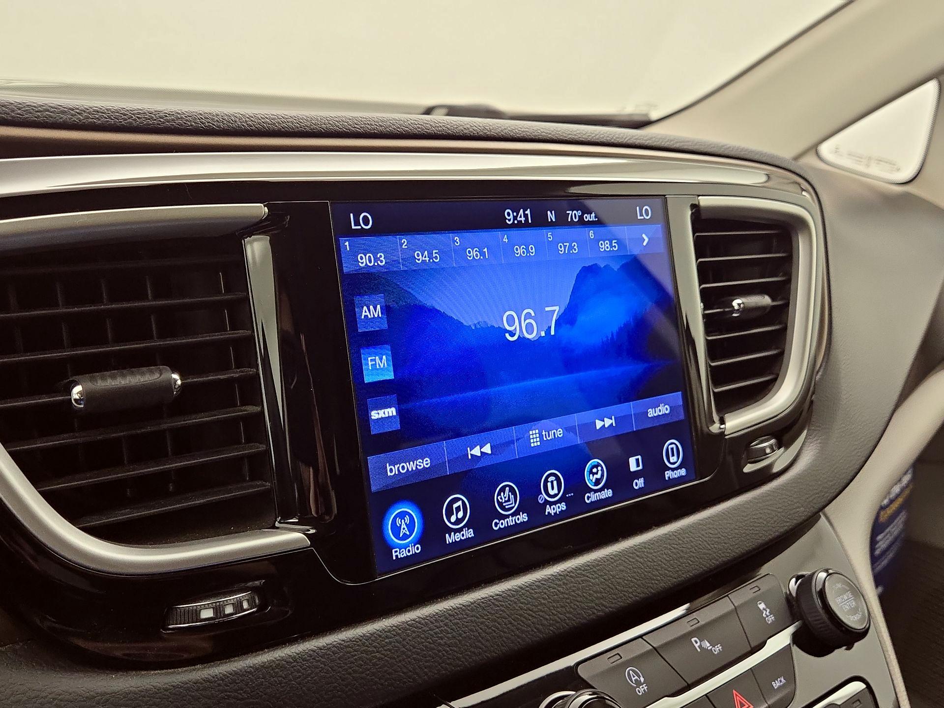Thumbnail: 2017 Chrysler Pacifica - 15