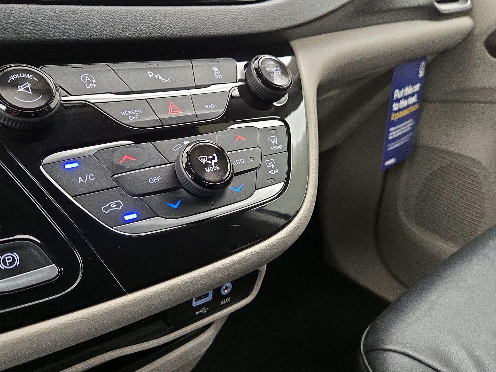 Thumbnail: 2017 Chrysler Pacifica - 16