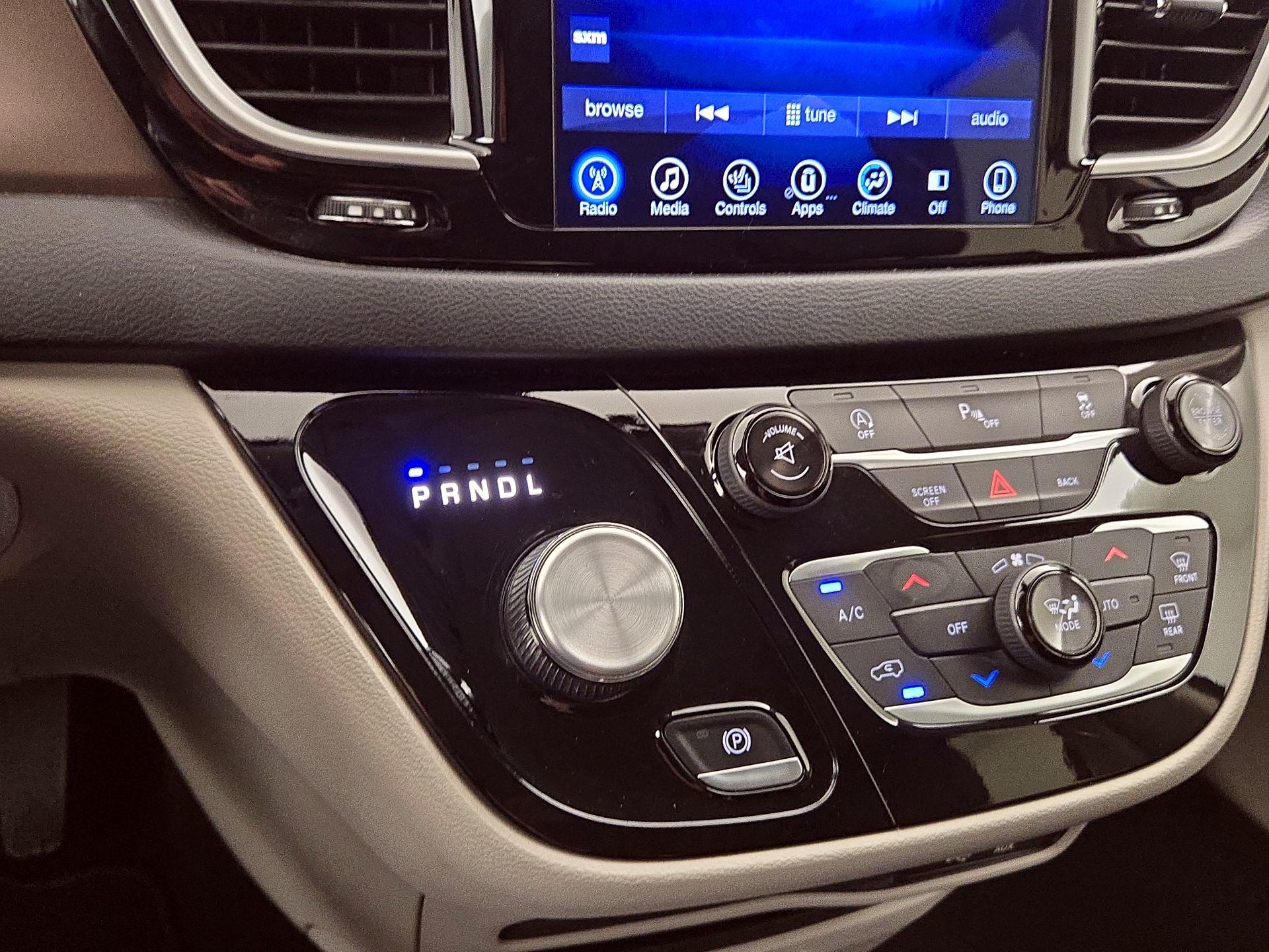 Thumbnail: 2017 Chrysler Pacifica - 17