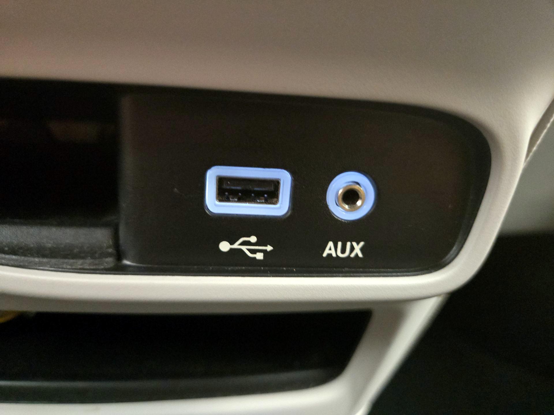 Thumbnail: 2017 Chrysler Pacifica - 18