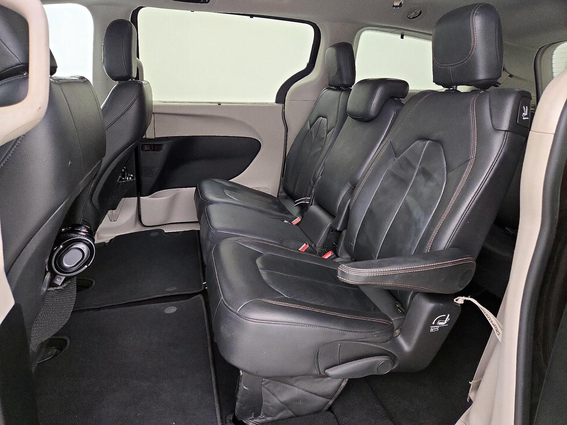 Thumbnail: 2017 Chrysler Pacifica - 19