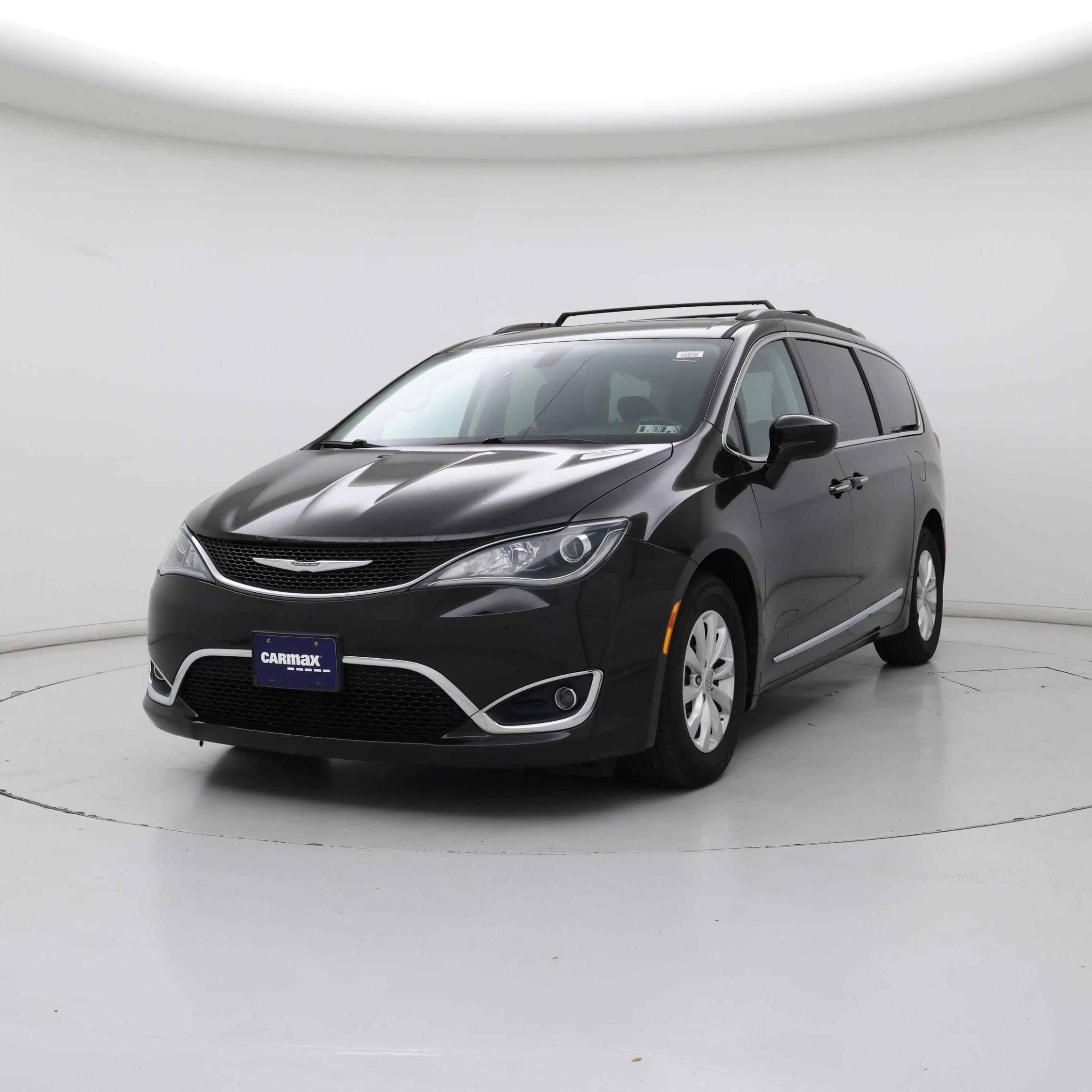Thumbnail: 2017 Chrysler Pacifica - 4