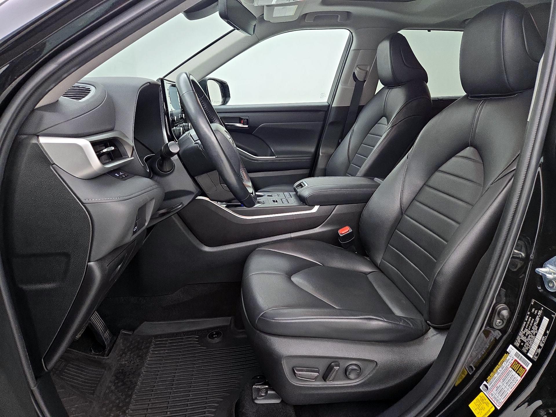 Thumbnail: 2022 Toyota Highlander - 11