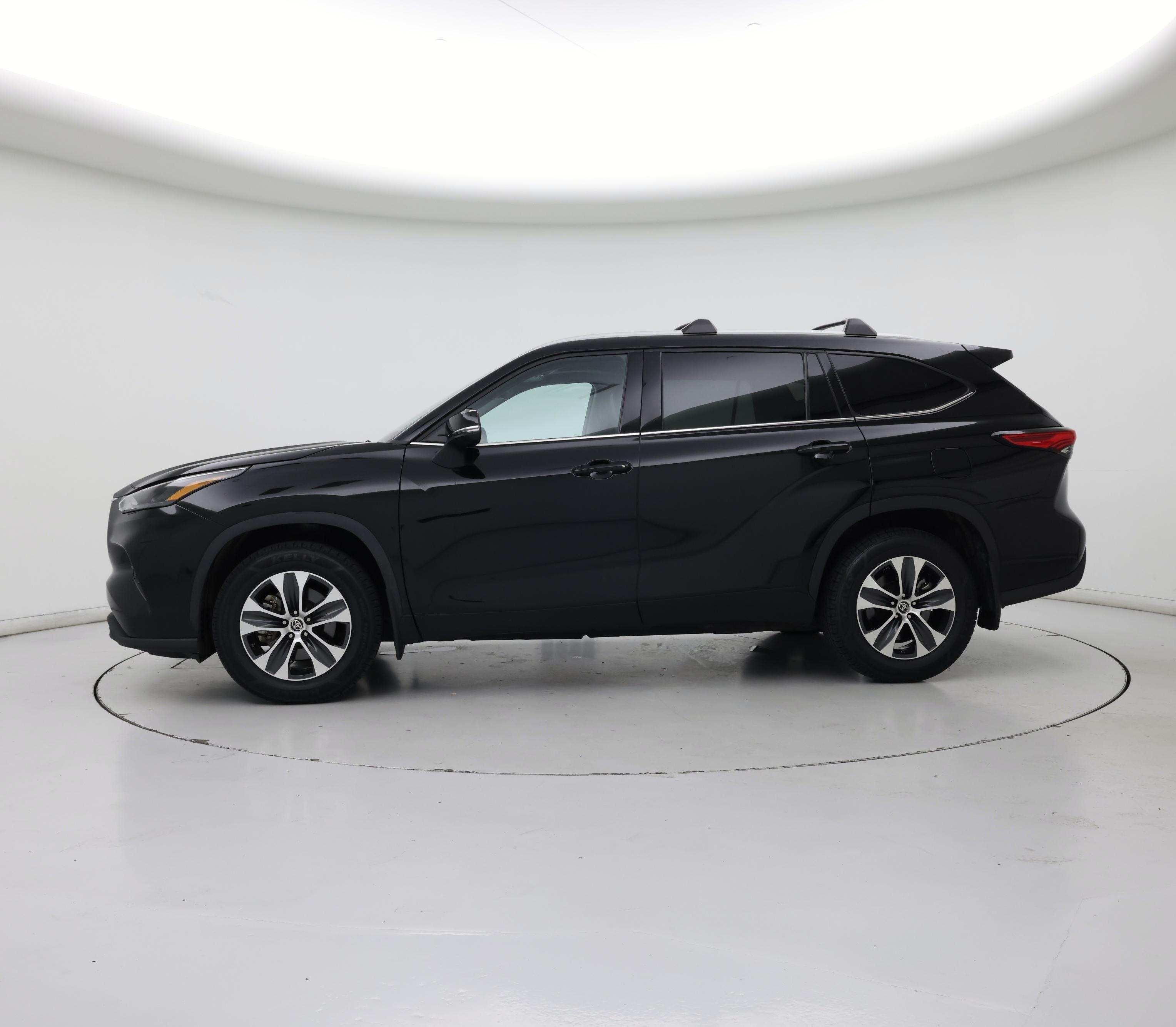 Thumbnail: 2022 Toyota Highlander - 3