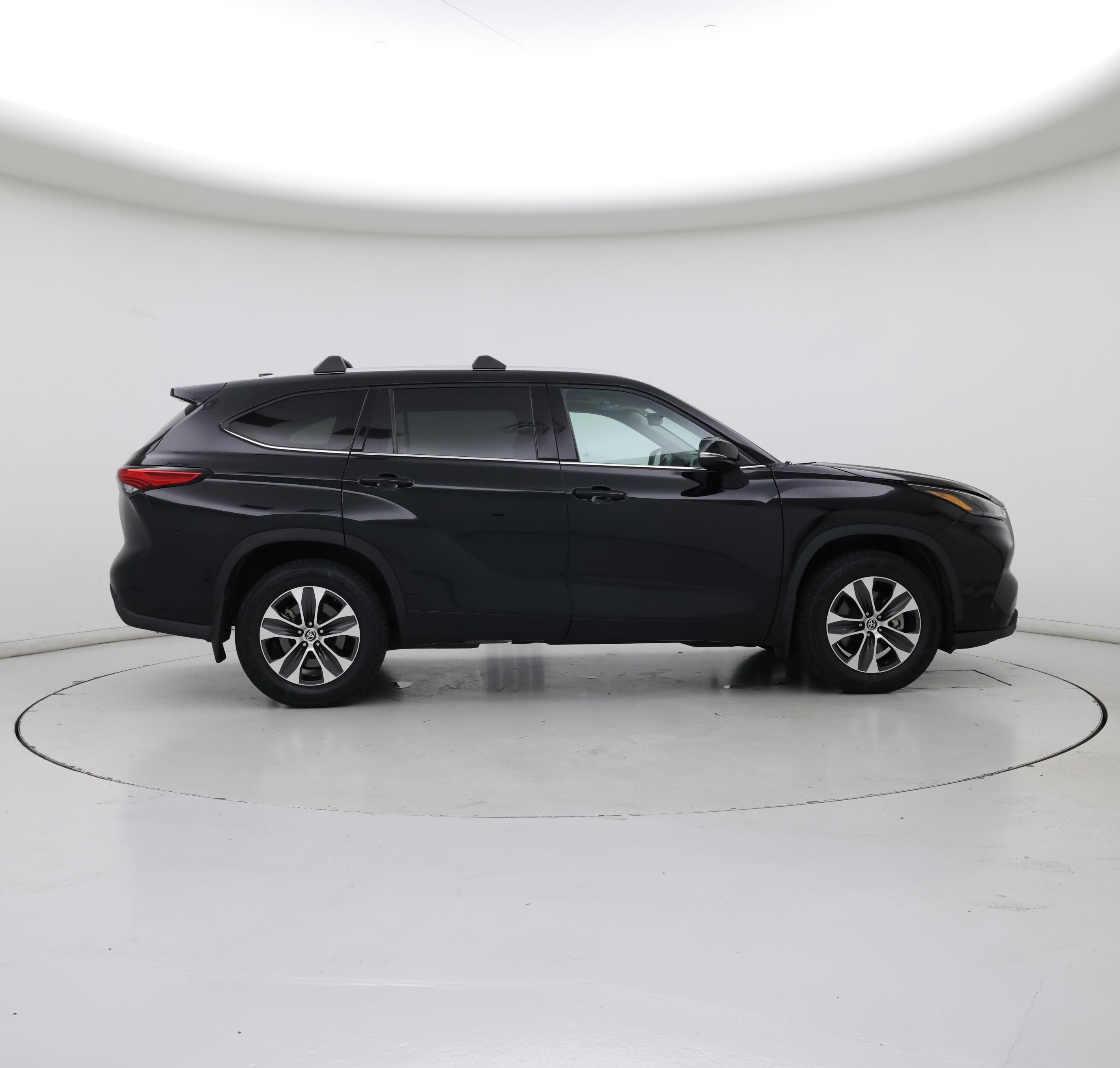 Thumbnail: 2022 Toyota Highlander - 7