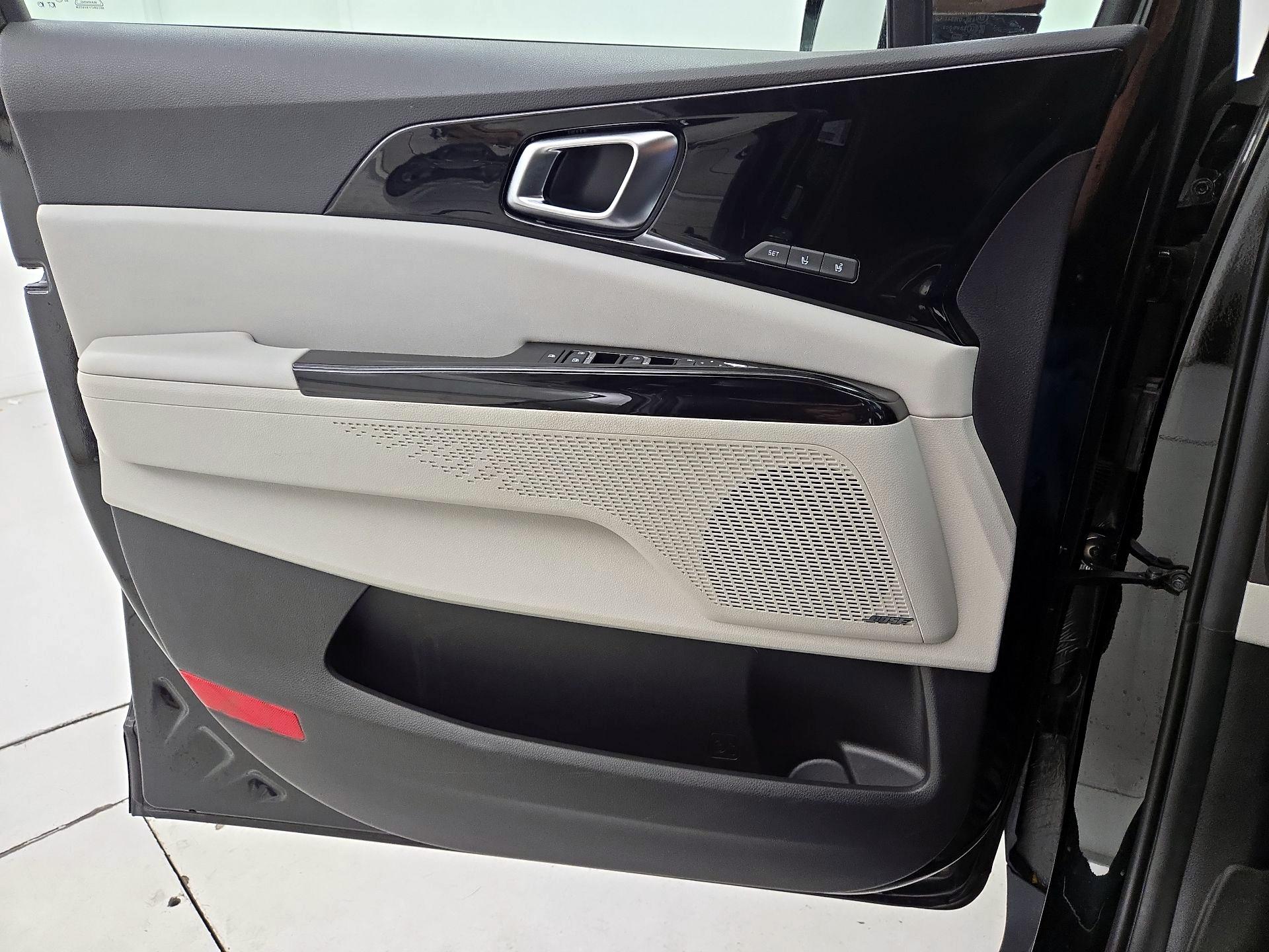 Thumbnail: 2022 Kia Carnival - 12