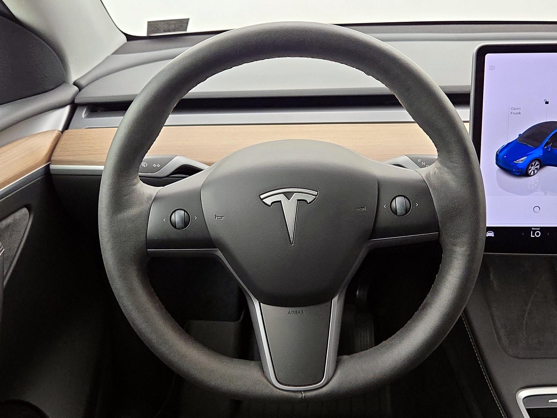 Thumbnail: 2023 Tesla Model Y - 10