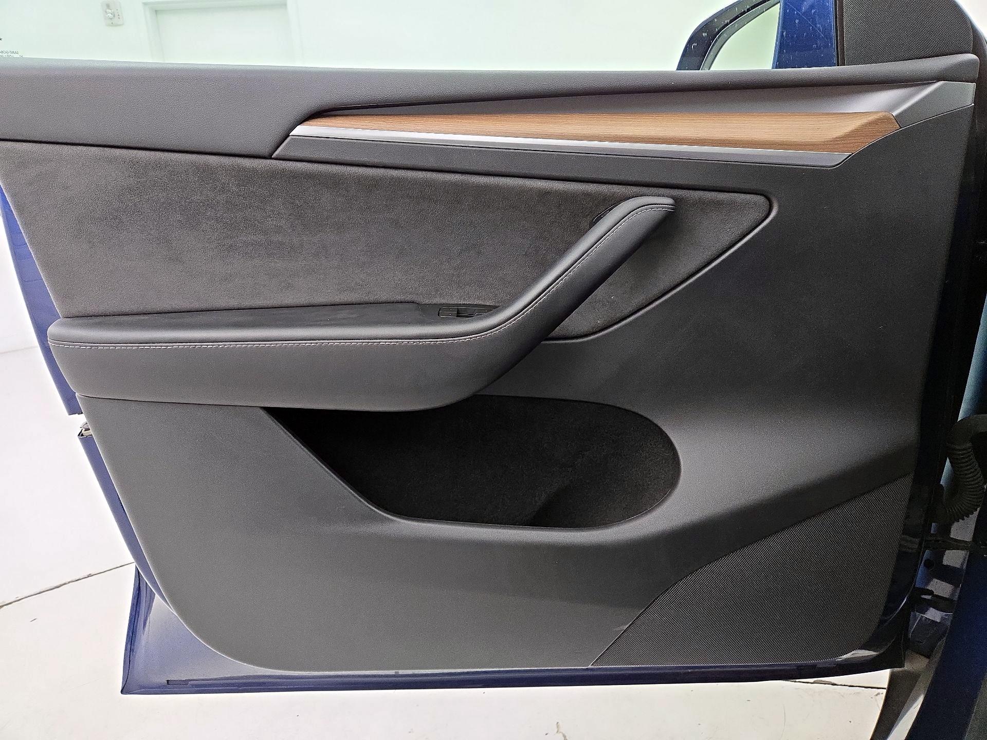 Thumbnail: 2023 Tesla Model Y - 12
