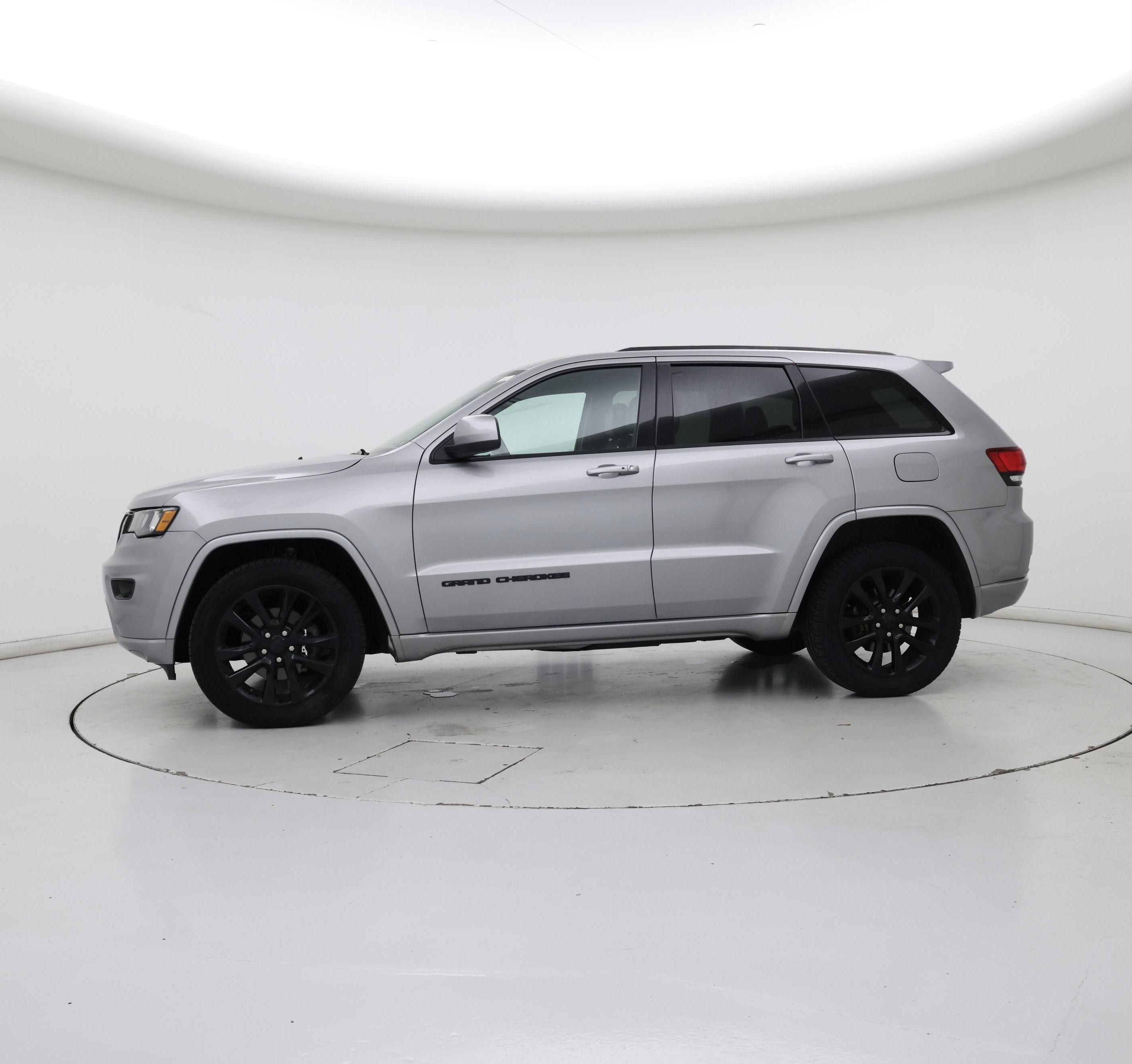 Thumbnail: 2018 Jeep Grand Cherokee - 3