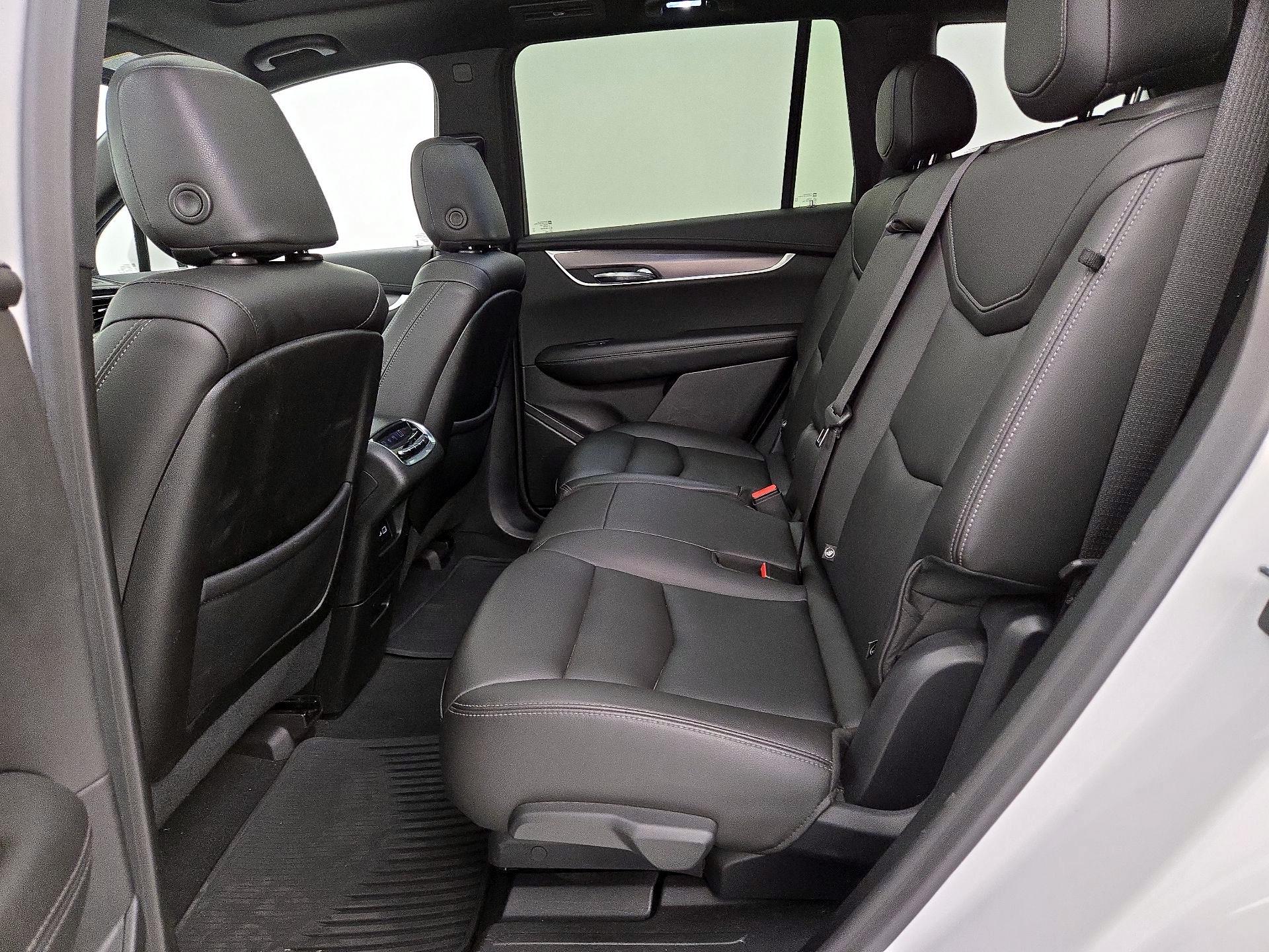Thumbnail: 2022 Cadillac XT6 - 19