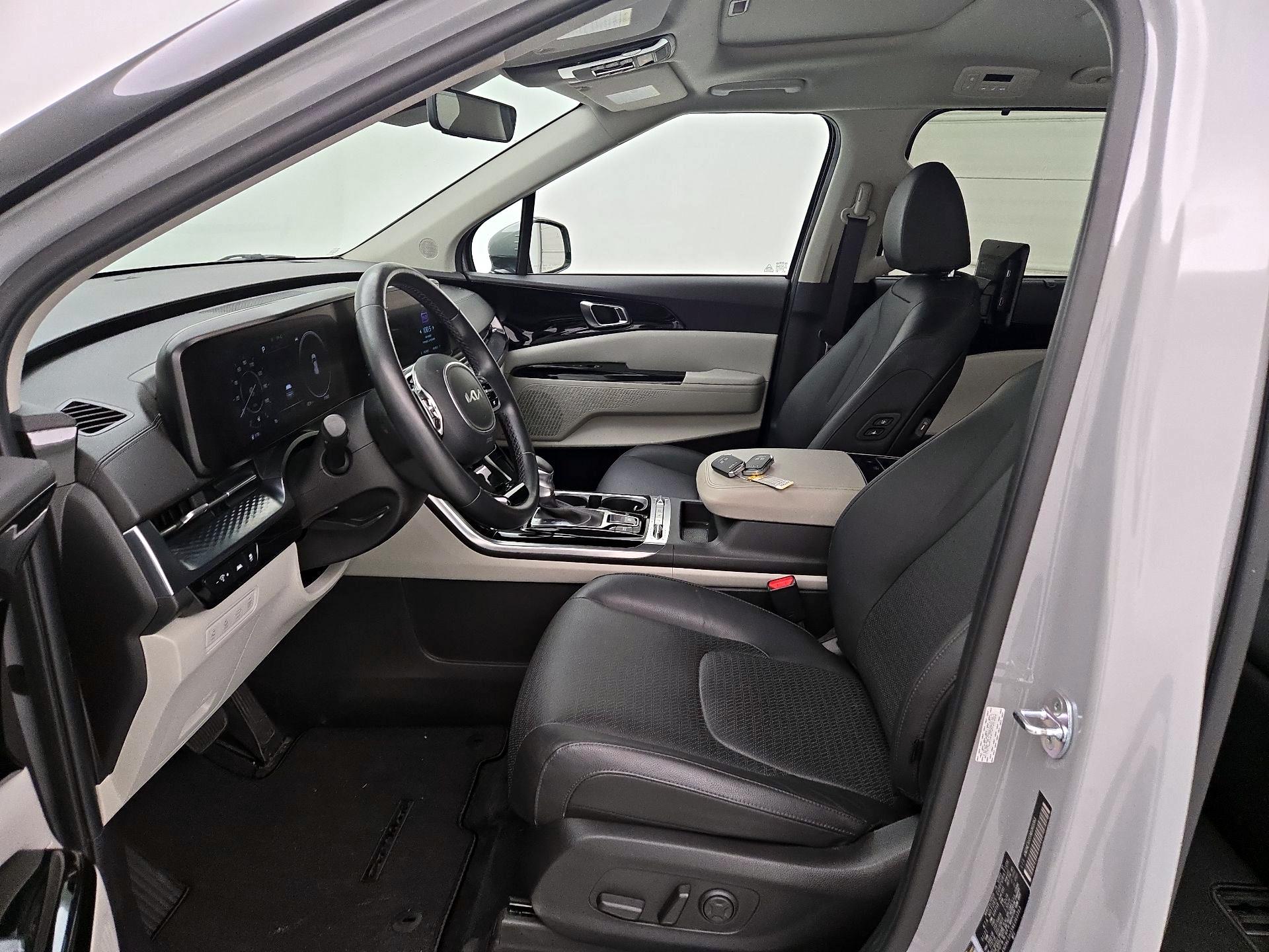 Thumbnail: 2022 Kia Carnival - 11