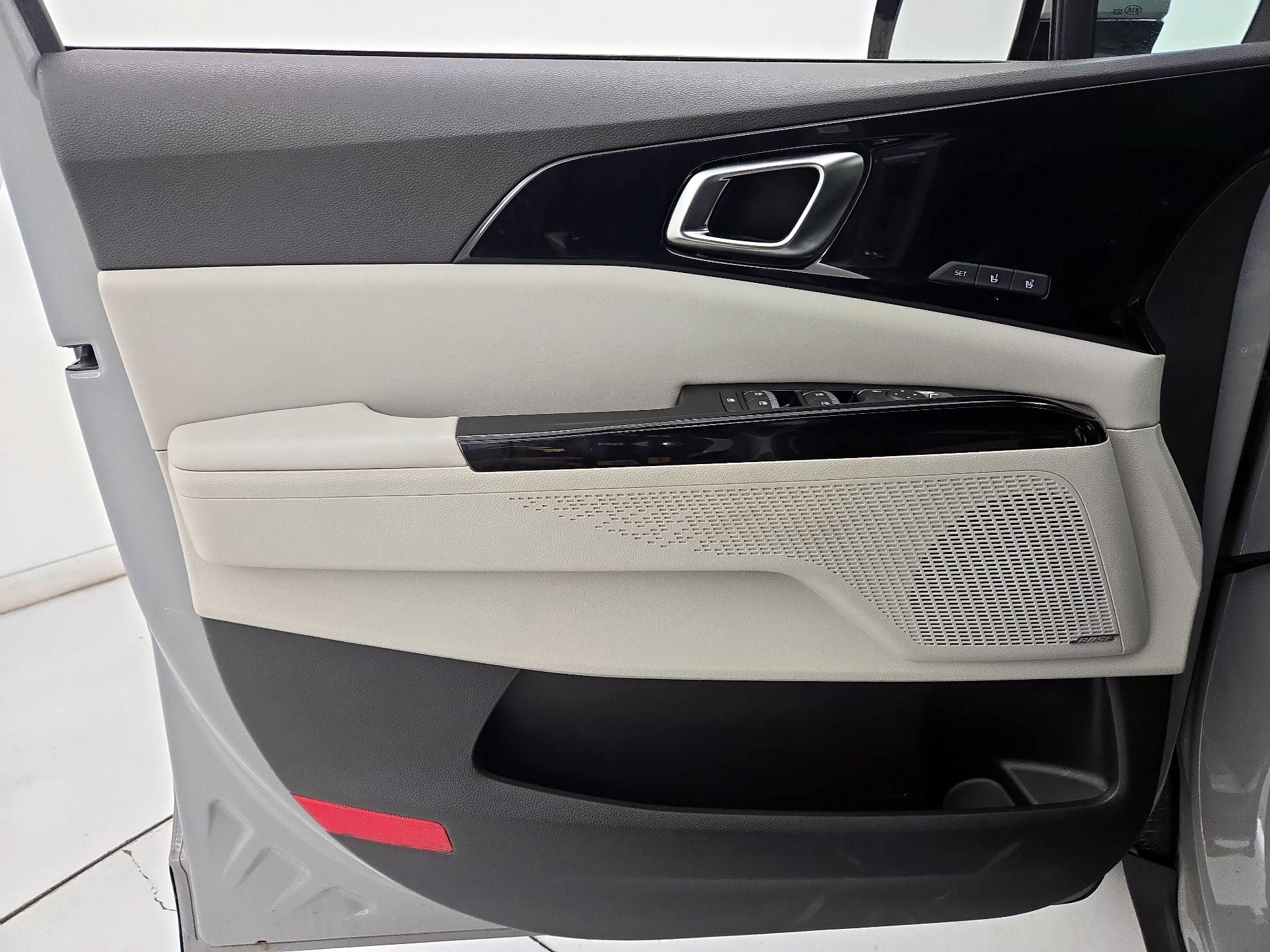 Thumbnail: 2022 Kia Carnival - 12