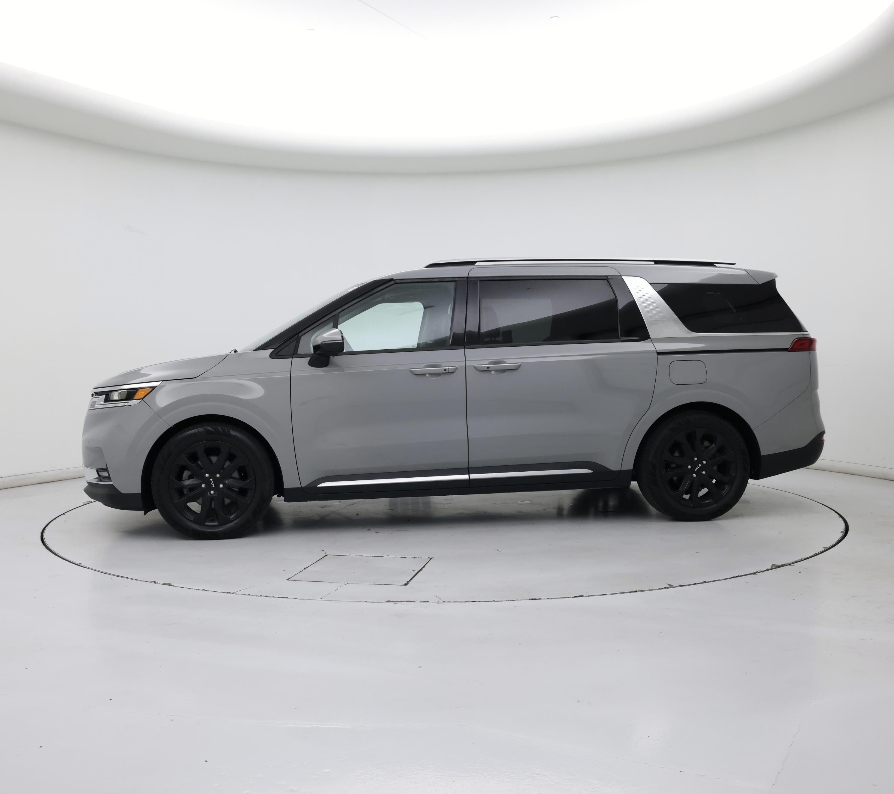 Thumbnail: 2022 Kia Carnival - 3
