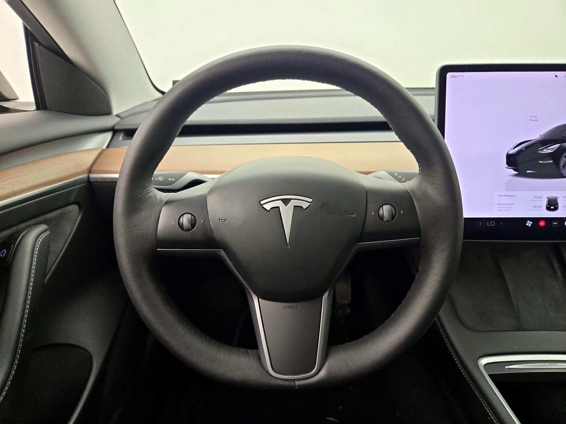 Thumbnail: 2023 Tesla Model 3 - 10